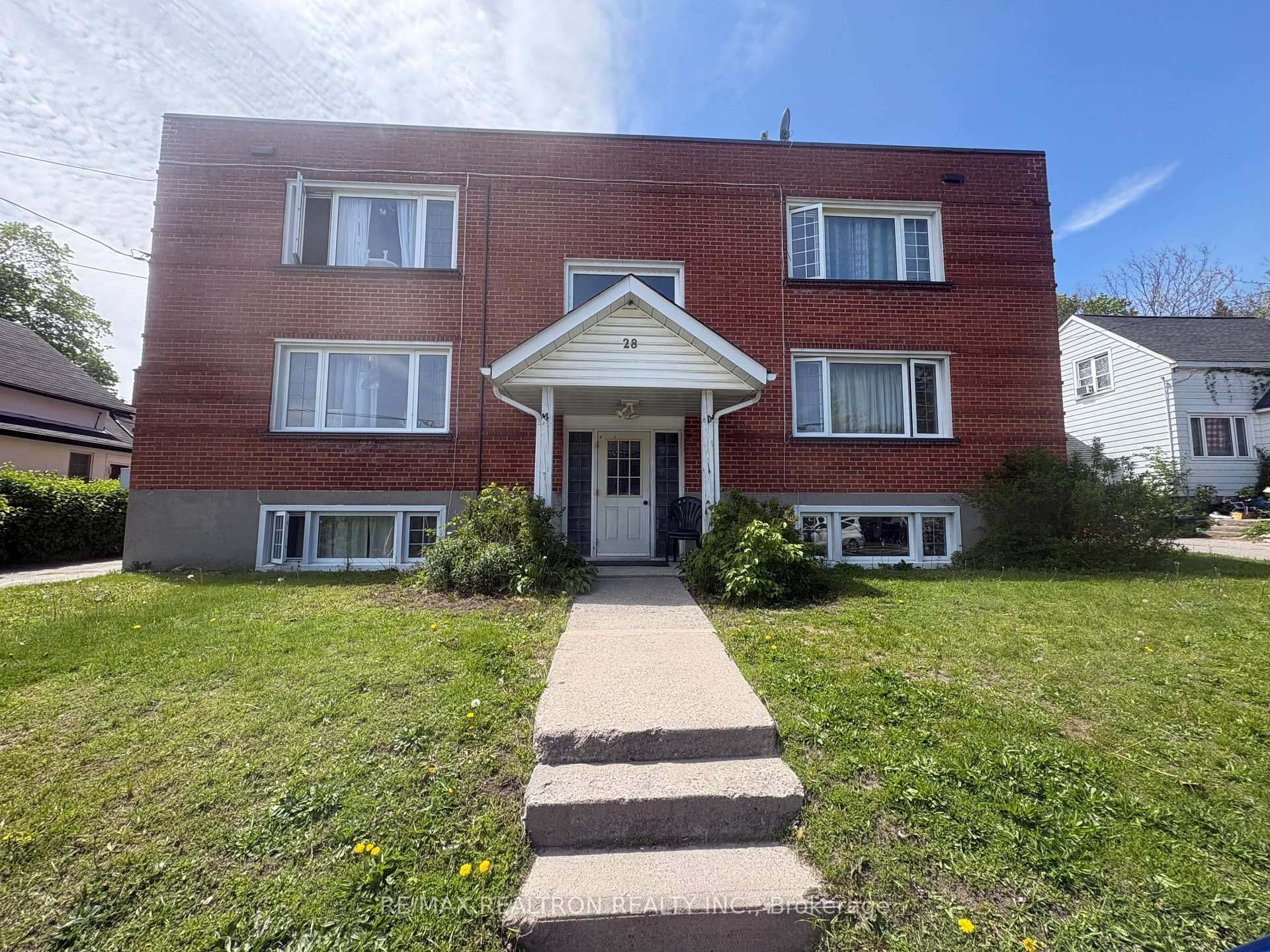 Huge units 5x2BR, 1x1+1BR, 6481 SF of living space