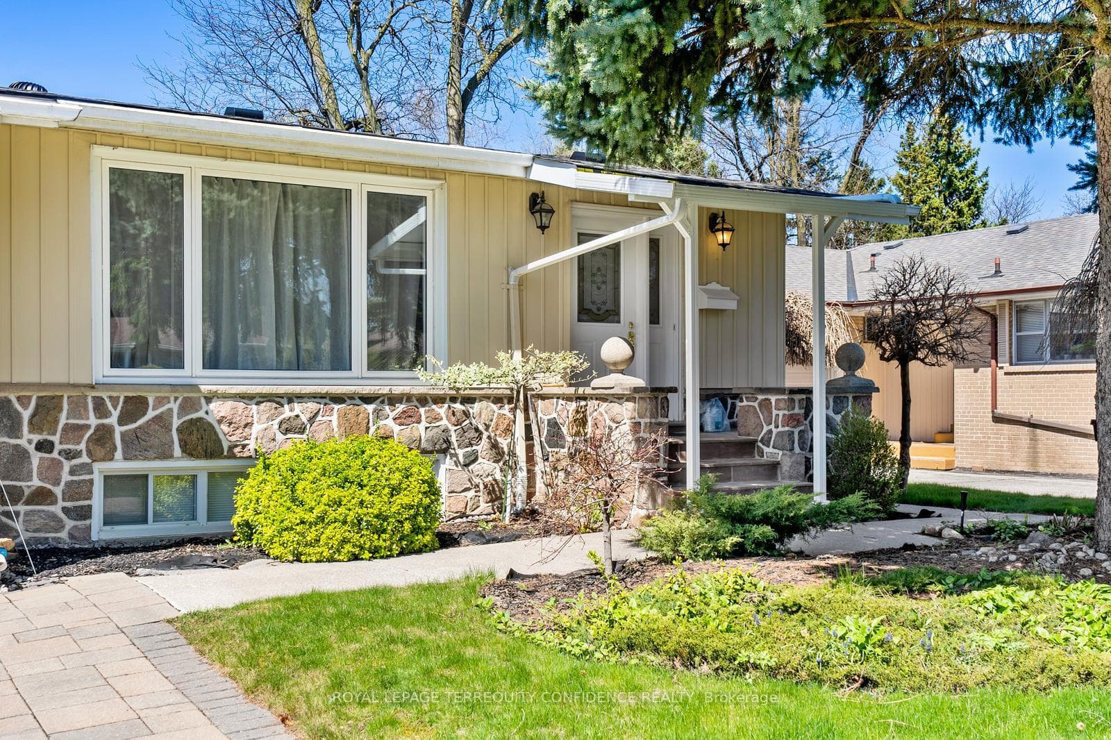 26 Whitelock Crescent, Hillcrest Village / Bayview Village, ON M2K 1V8 - Photo 1