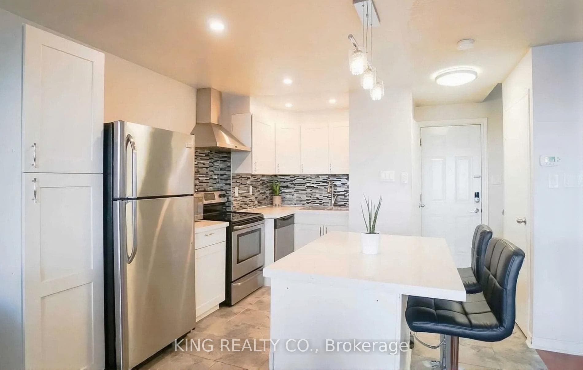 3055 Tomken Road Unit 306, Mississauga, ON L4Y 3X8 - Photo 1