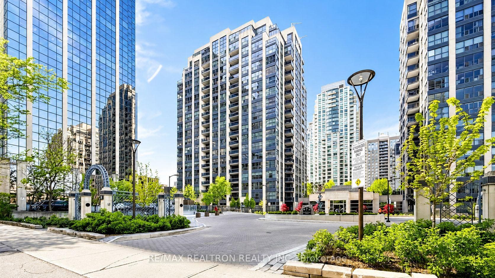 18 Hollywood Avenue Unit 1707, Willowdale / Newtonbrook, ON M2N 6P5 - Photo 1