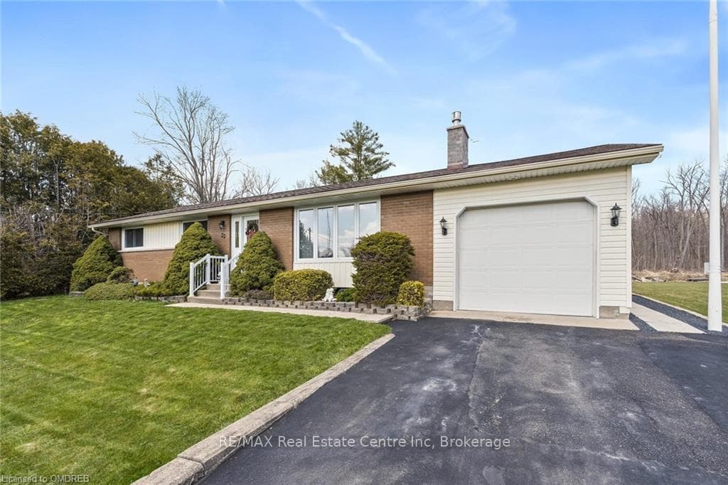 33 CENTRE Street, Brant, ON N0B 1W0 - Photo 1