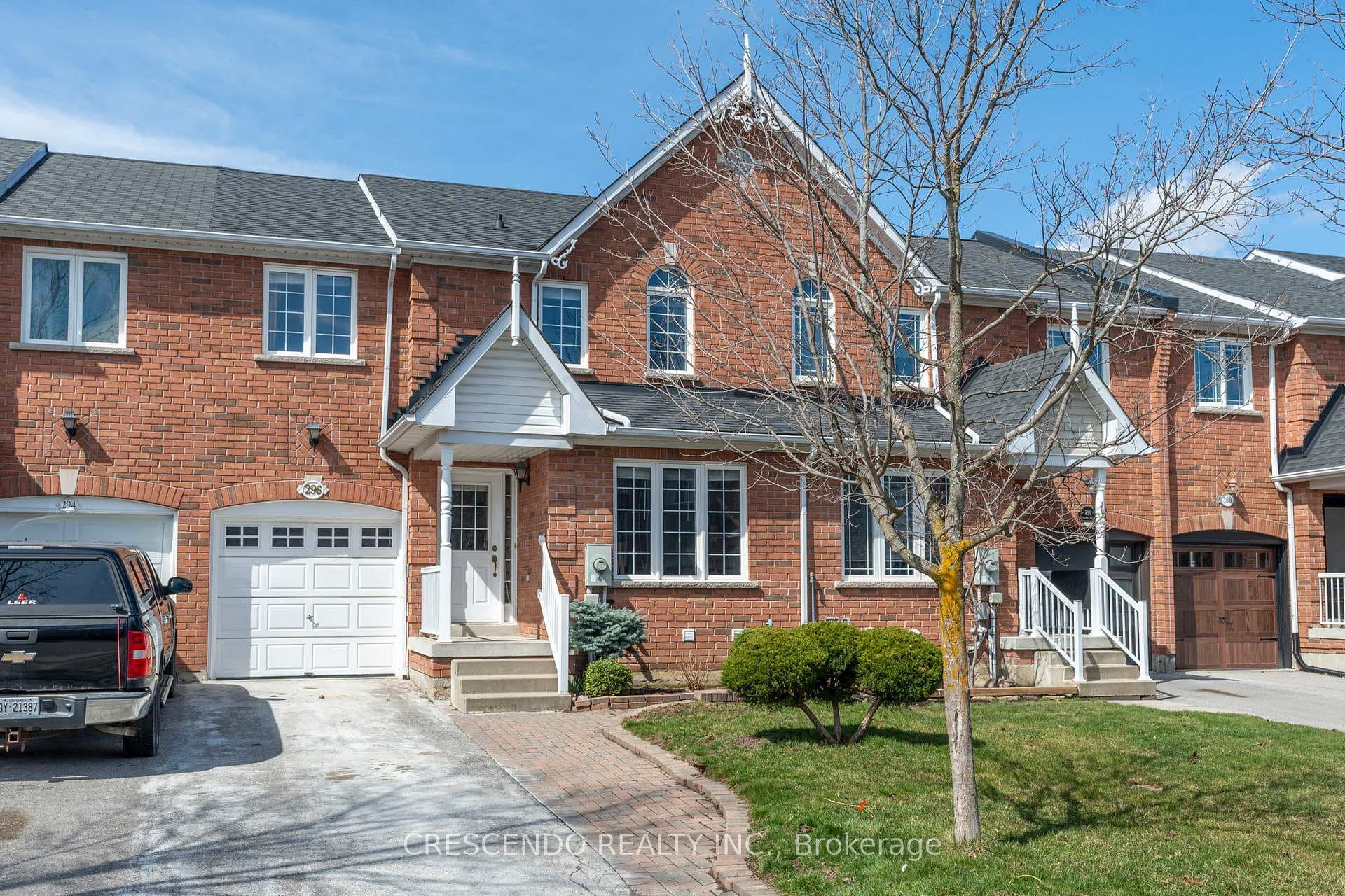 296 Marble Place, Newmarket, ON L3X 2X9 - Photo 1