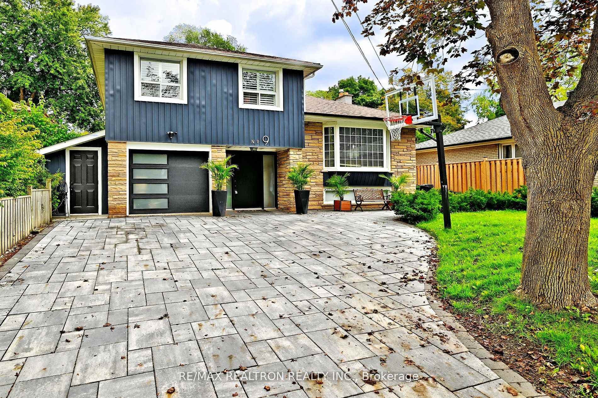 9 Karen Road, Don Mills / Parkwoods / Victoria Village, ON M3A 3L5 - Photo 1