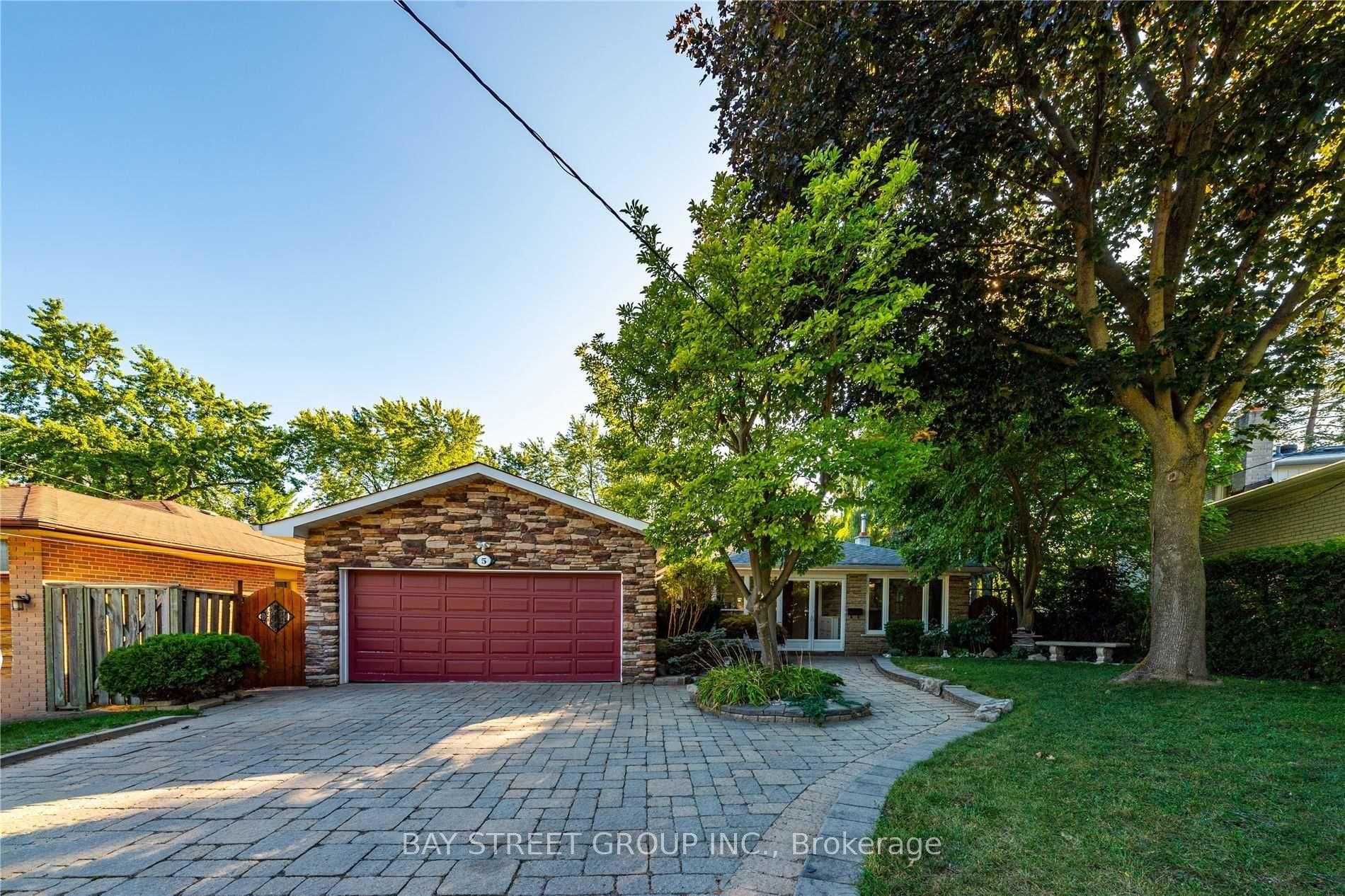 5 Warlock Crescent, Hillcrest Village / Bayview Village, ON M2K 2H8 - Photo 1