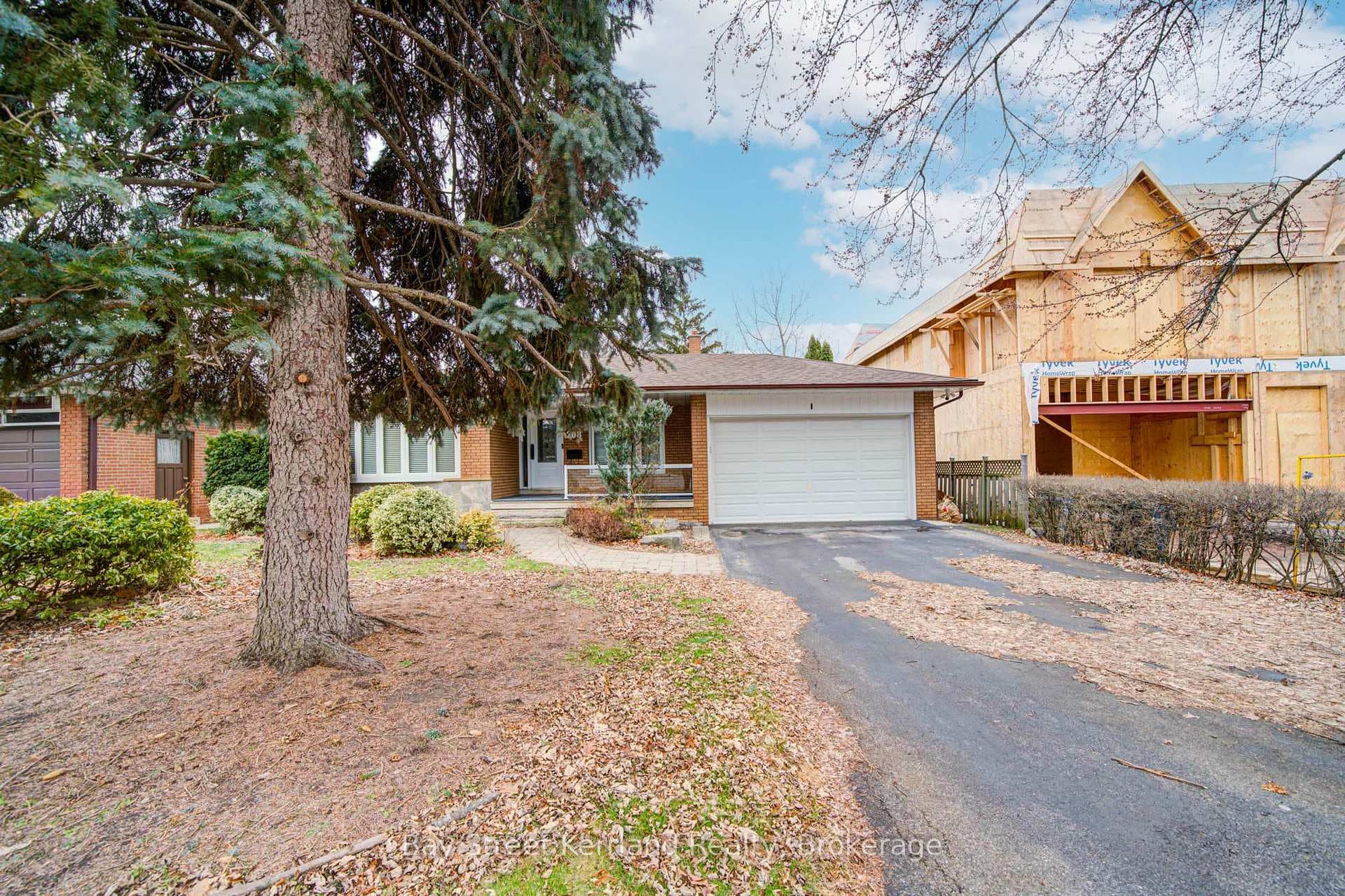 268 Mineola Road, Mississauga, ON L5G 2G3 - Photo 1