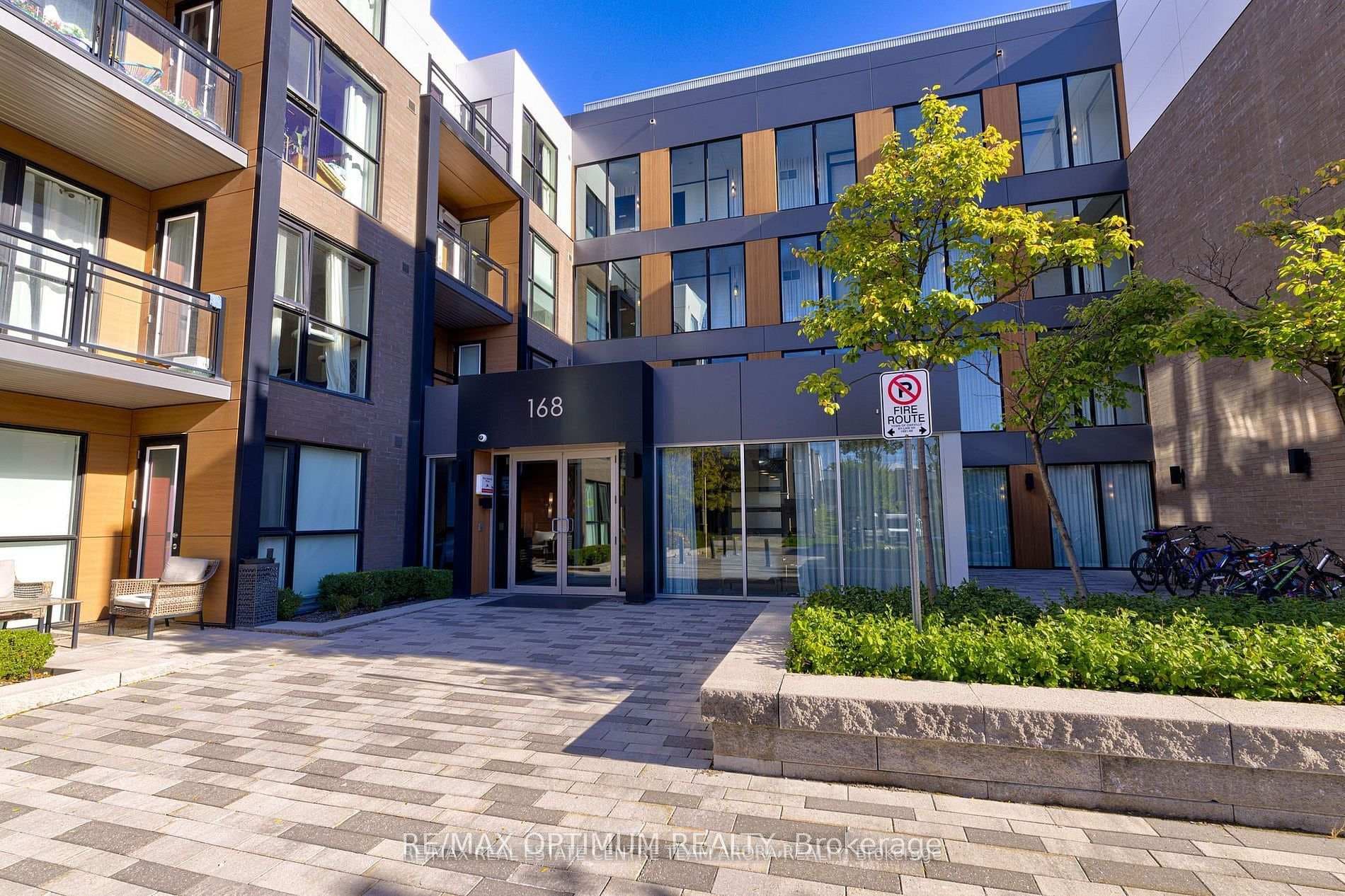 168 Sabina Drive Unit 212, Oakville, ON L6H 0W5 - Photo 1