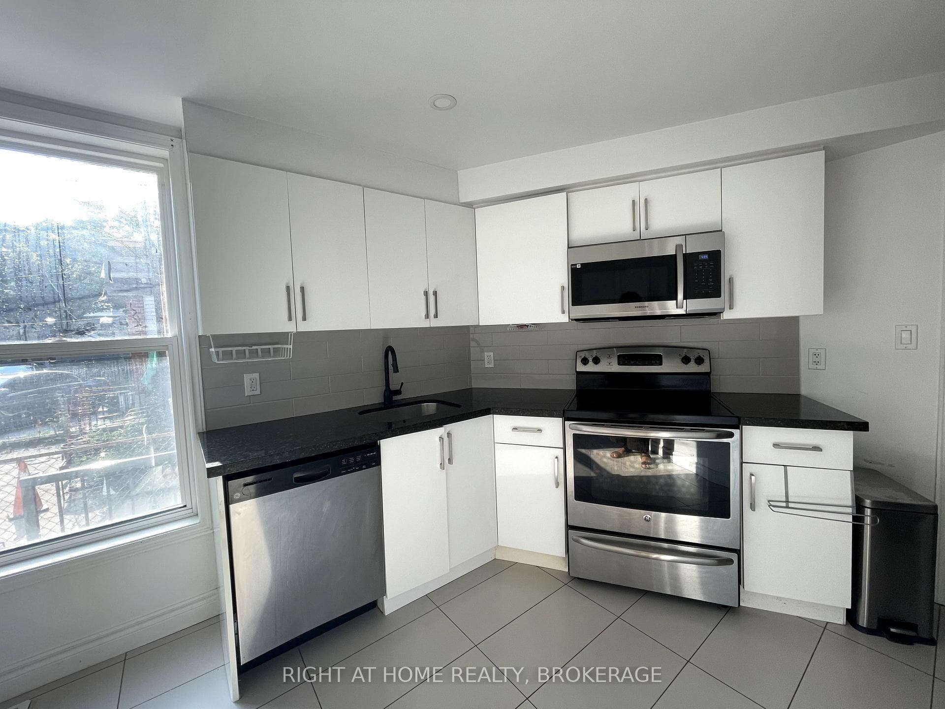 97 D'arcy Street Unit 1, Toronto C01