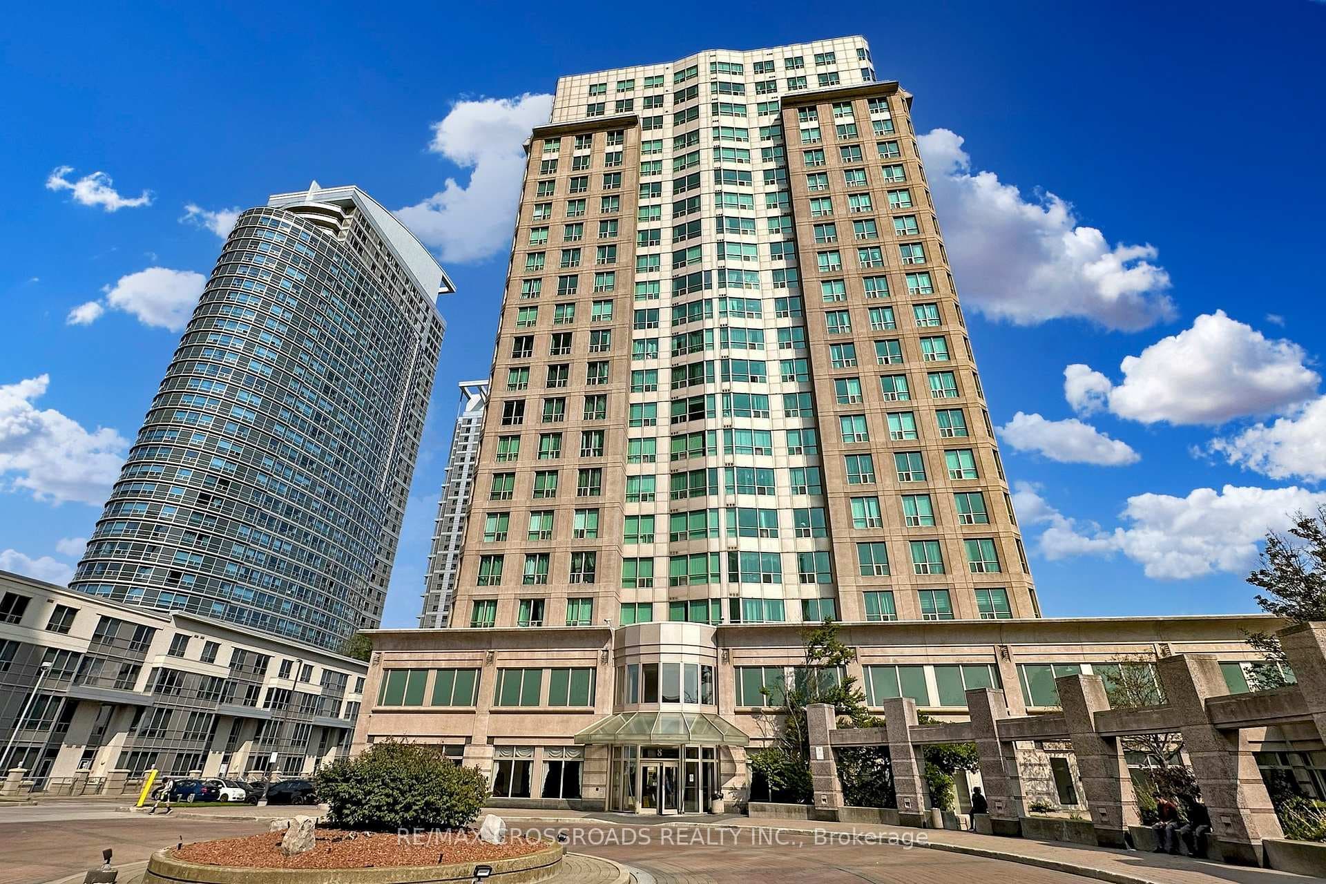 8 Lee Centre Drive Unit 907, Scarborough (West Hill / Highland Creek), ON M1H 3H8 - Photo 1