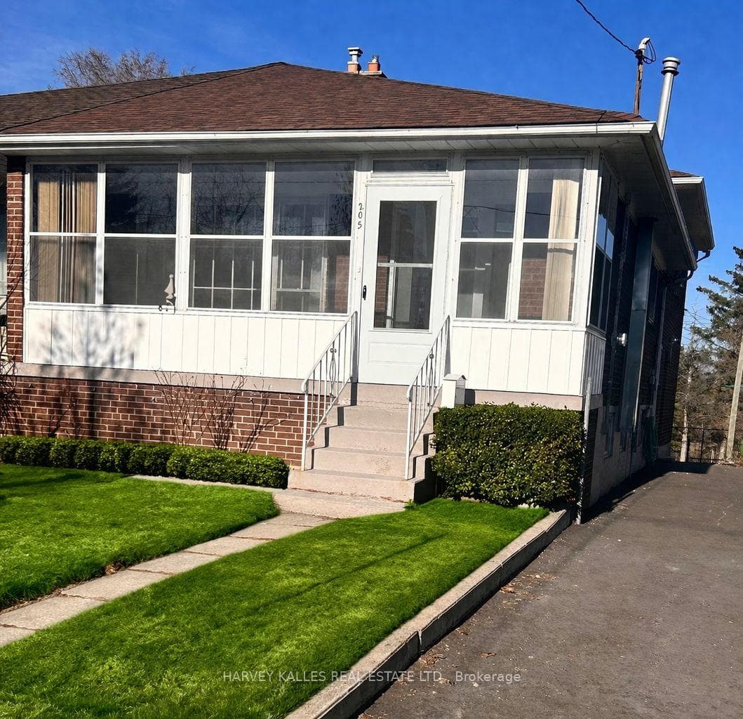 205 Vauxhall Drive, Dorset Park / Kennedy Park, ON M1P 1R6 - Photo 1