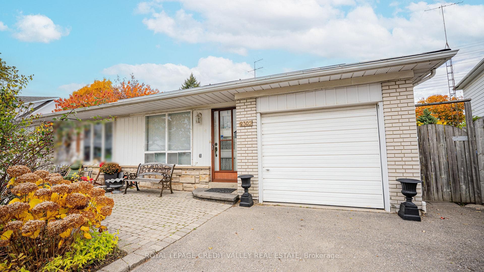 2305 Delkus Crescent, Mississauga, ON L5A 1K8 - Photo 1
