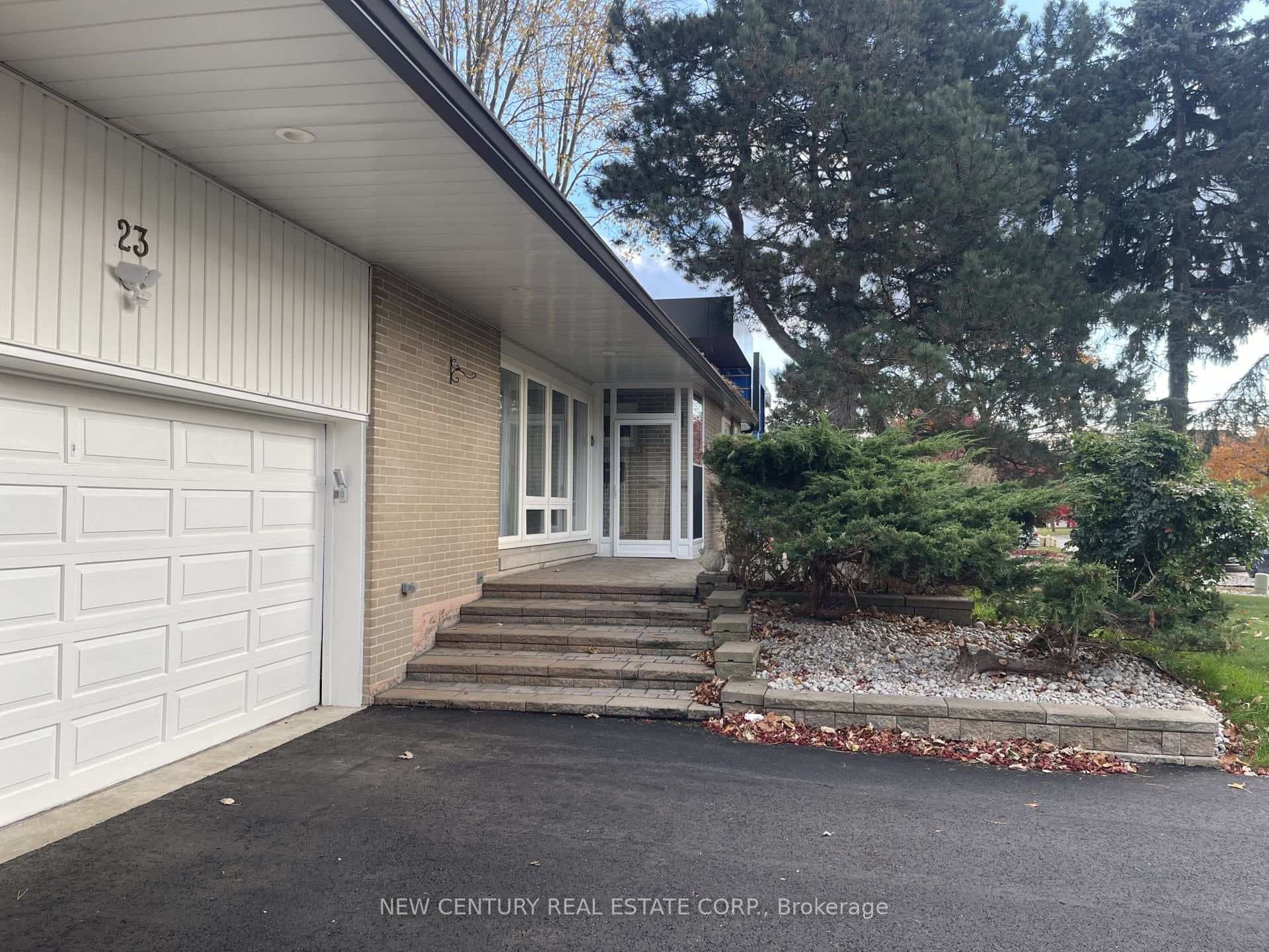 23 Parmbelle Crescent, Don Mills / Parkwoods / Victoria Village, ON M3A 3G5 - Photo 1