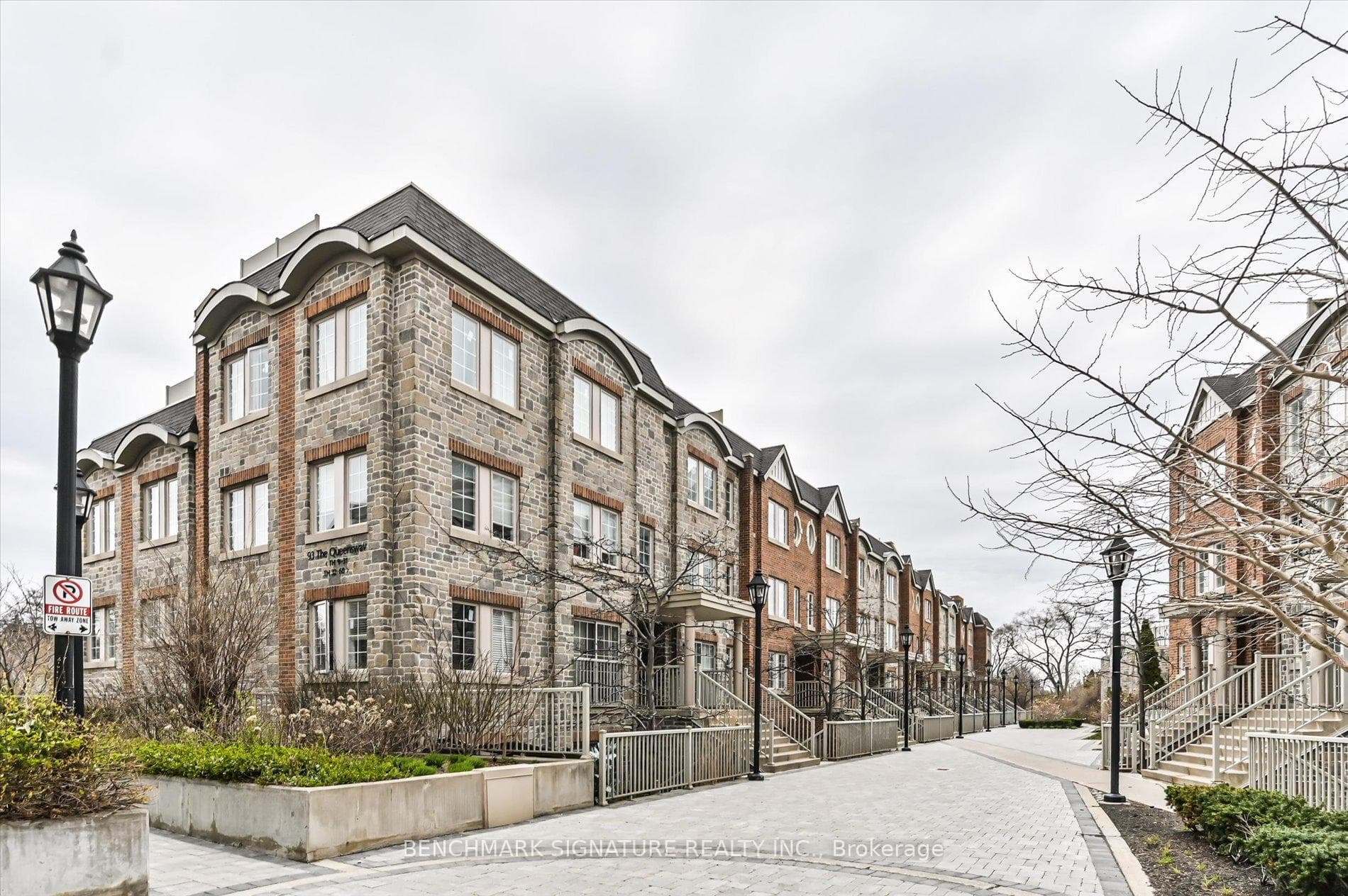 93 The Queensway Avenue Unit TH40, High Park / Junction / Roncesvalles, ON M6S 5A7 - Photo 1