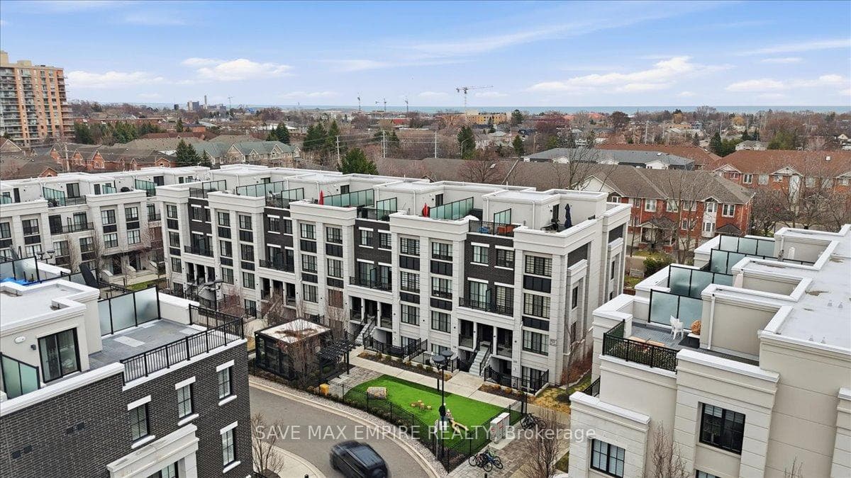 652 Cricklewood Drive Unit 227, Mississauga, ON L5G 0B7 - Photo 1