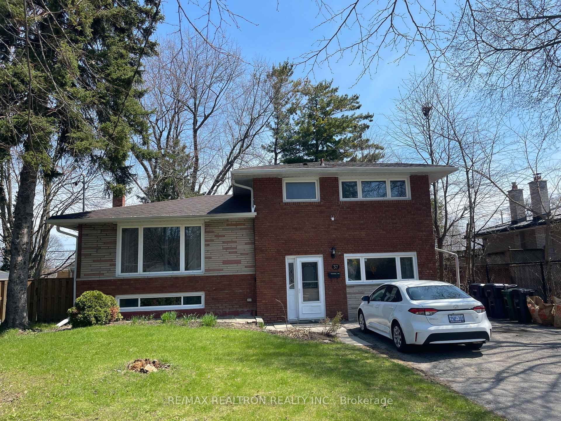 37 Fareham Crescent Unit Unit 2, Scarborough Town Centre, ON M1E 1J8 - Photo 1