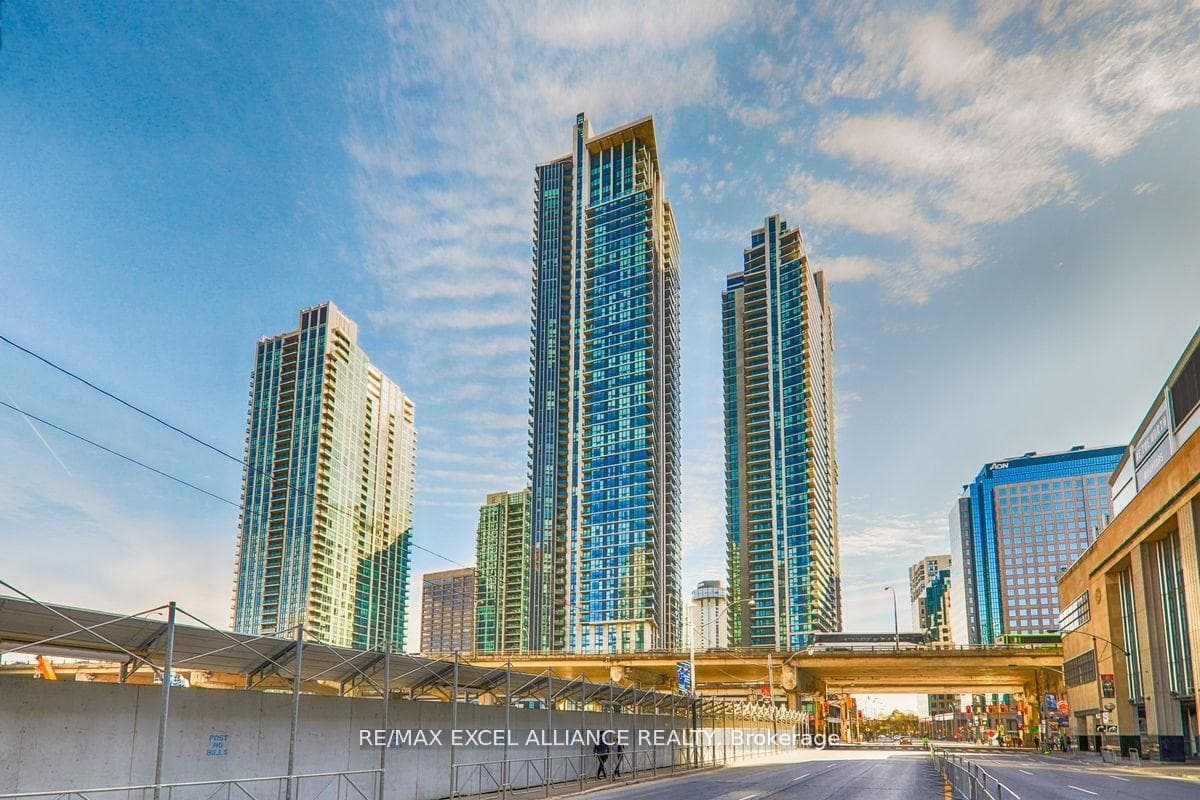 18 Harbour Street Unit 2206, Toronto C01