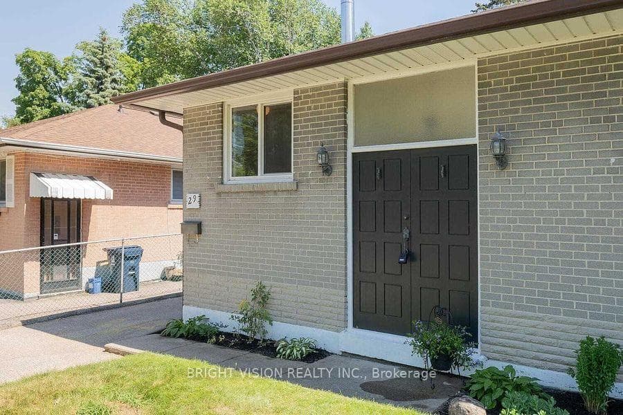 29 Stoney Creek Drive Unit Main, Rouge / Port Union / Malvern, ON M1E 3L2 - Photo 1
