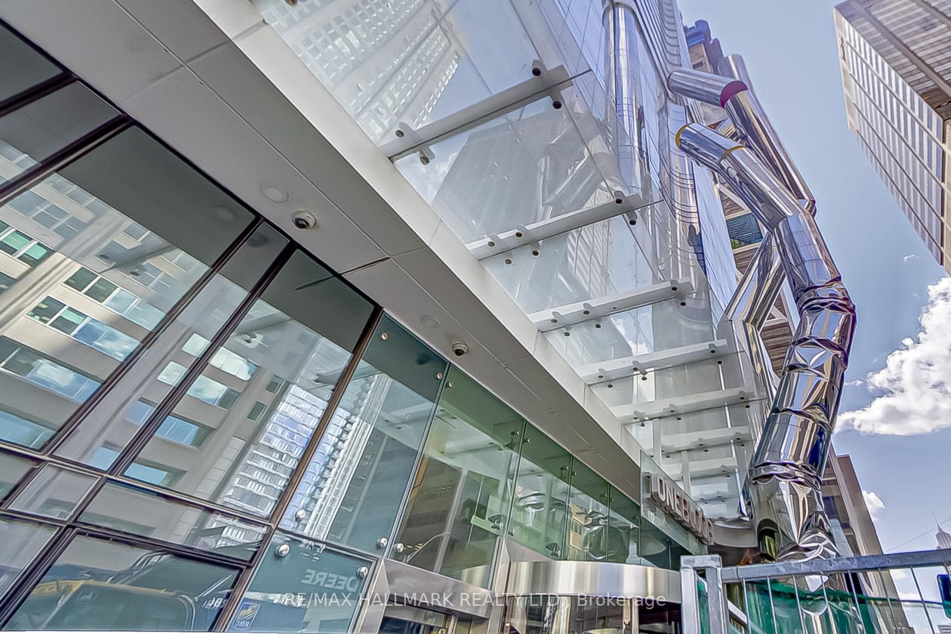 1 Bloor Street Unit 314, Regent Park / Cabbagetown / St. James Town, ON M4W 0A8 - Photo 1