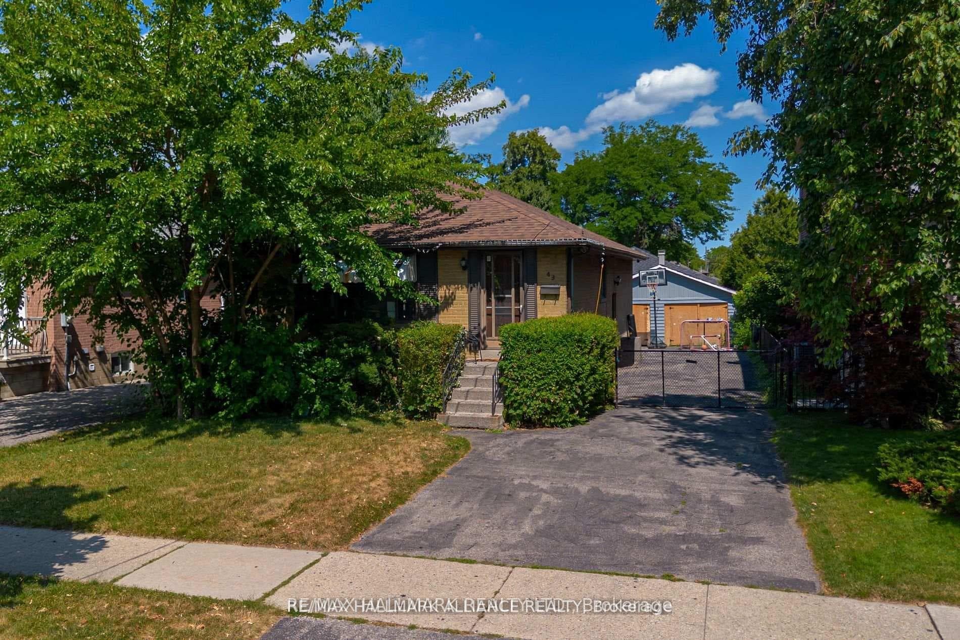 43 Trueman Avenue, Etobicoke (Islington / Rexdale), ON M8Z 5A3 - Photo 1