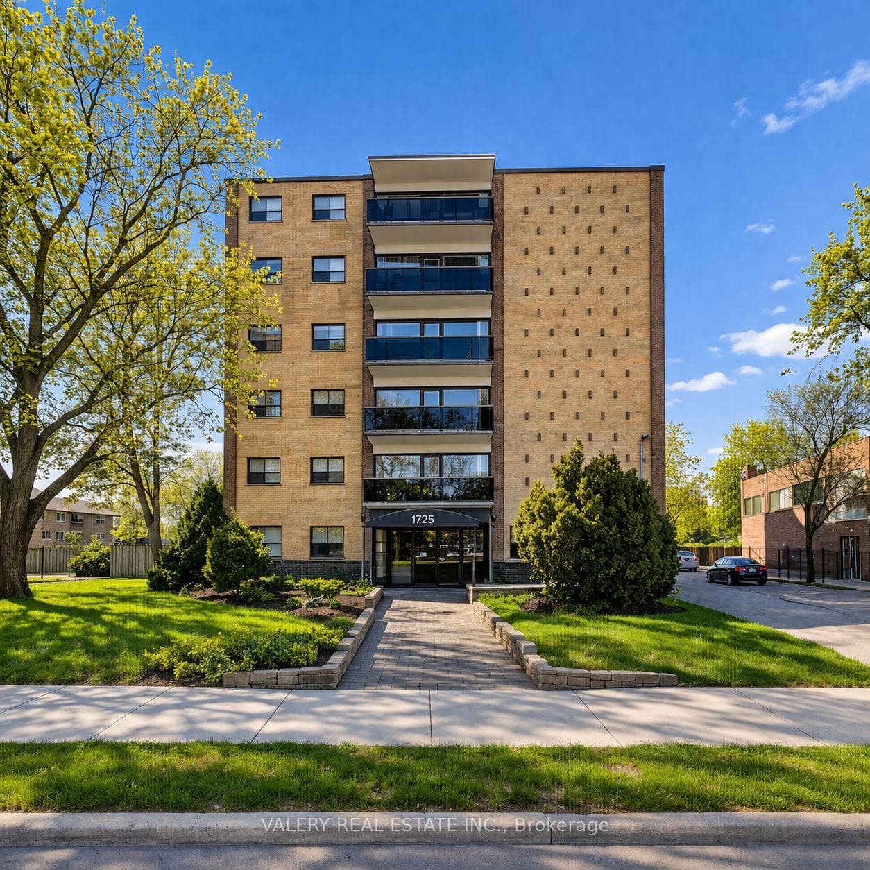 1725 Lawrence Avenue Unit 103, Toronto E04