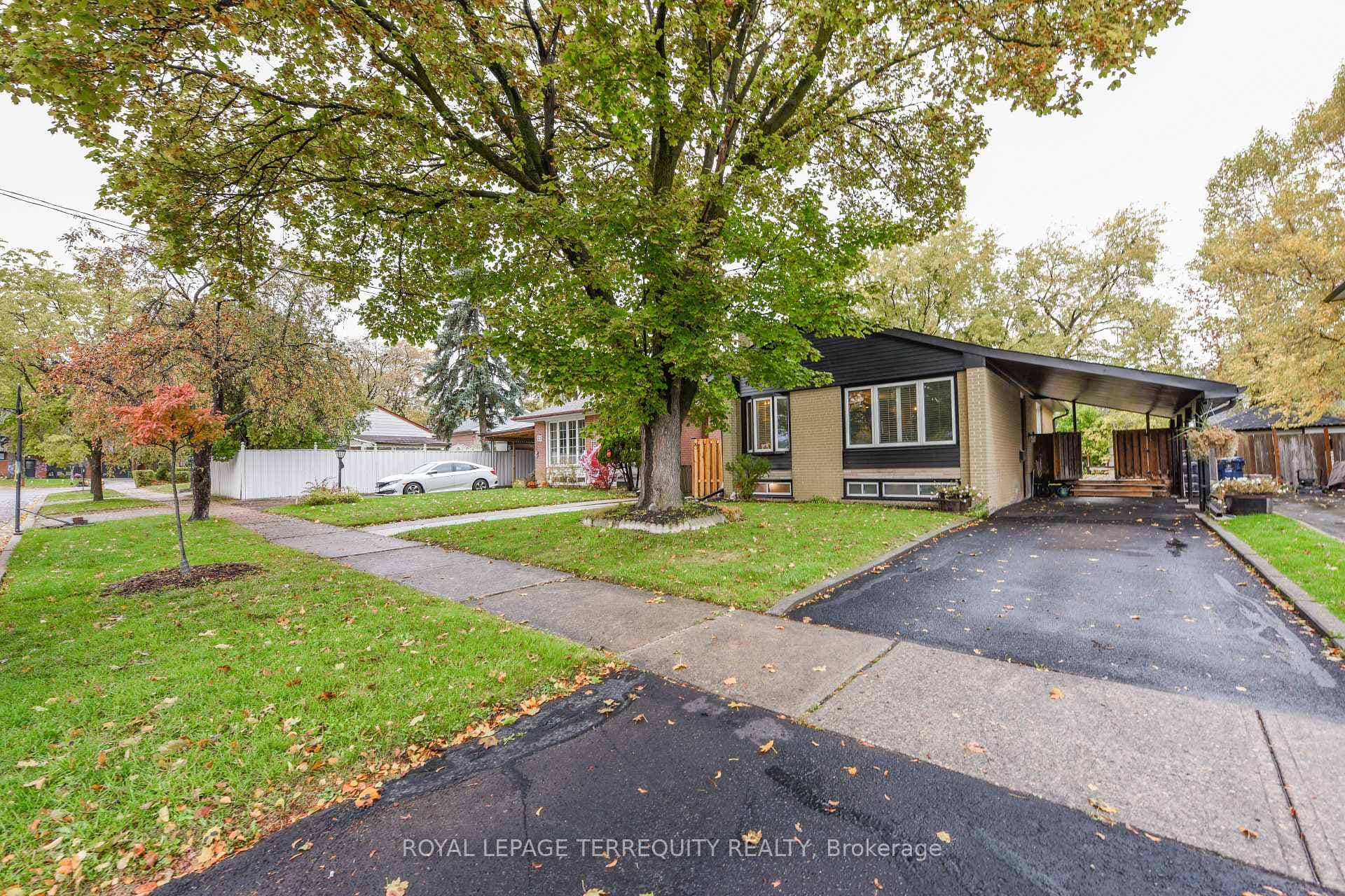 20 Hallow Crescent, Etobicoke (West Mall / Rexdale), ON M9W 2V9 - Photo 1