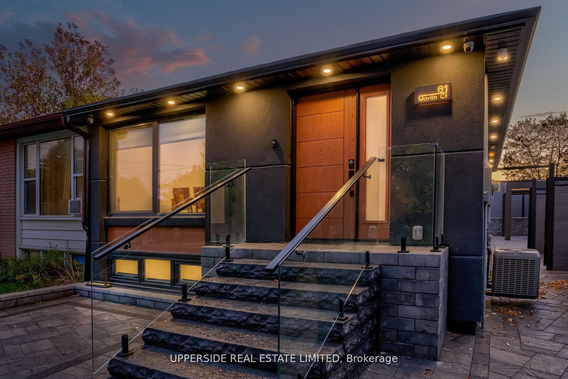 61 Marlin Court, Newmarket, ON L3Y 2W7 - Photo 1