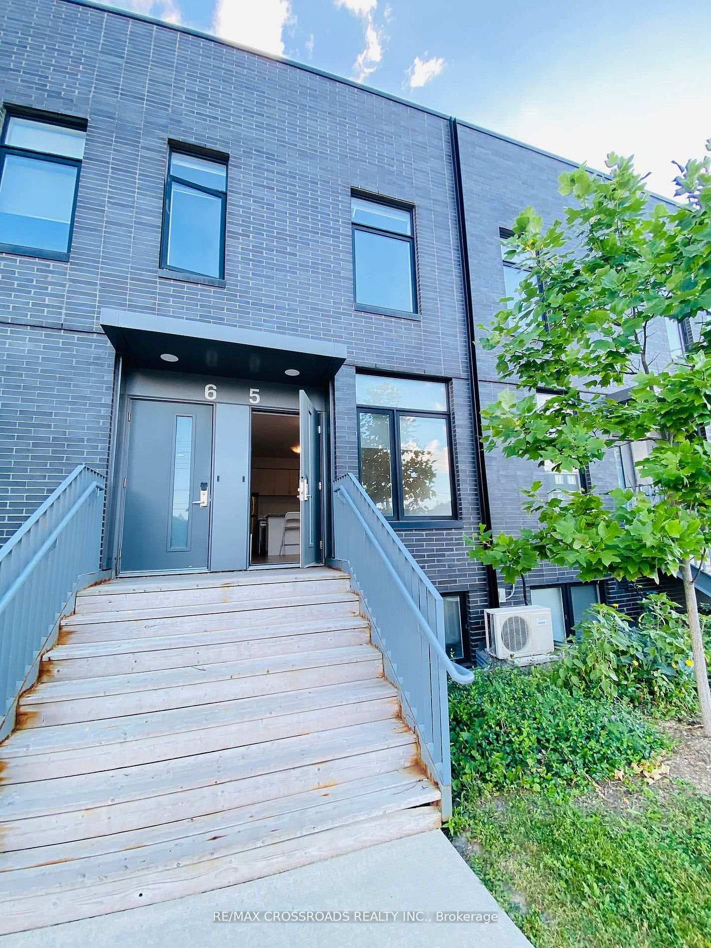 1720 Simcoe Street Unit 5, Oshawa, ON L1G 4X9 - Photo 1