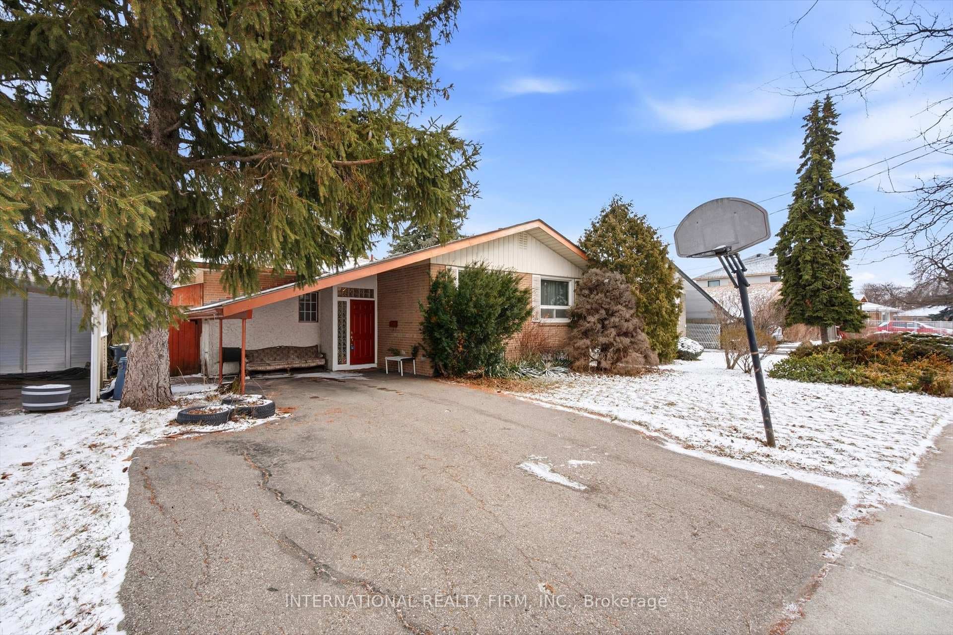 84 Hadrian Drive, Etobicoke (West Mall / Rexdale), ON M9W 1V4 - Photo 1