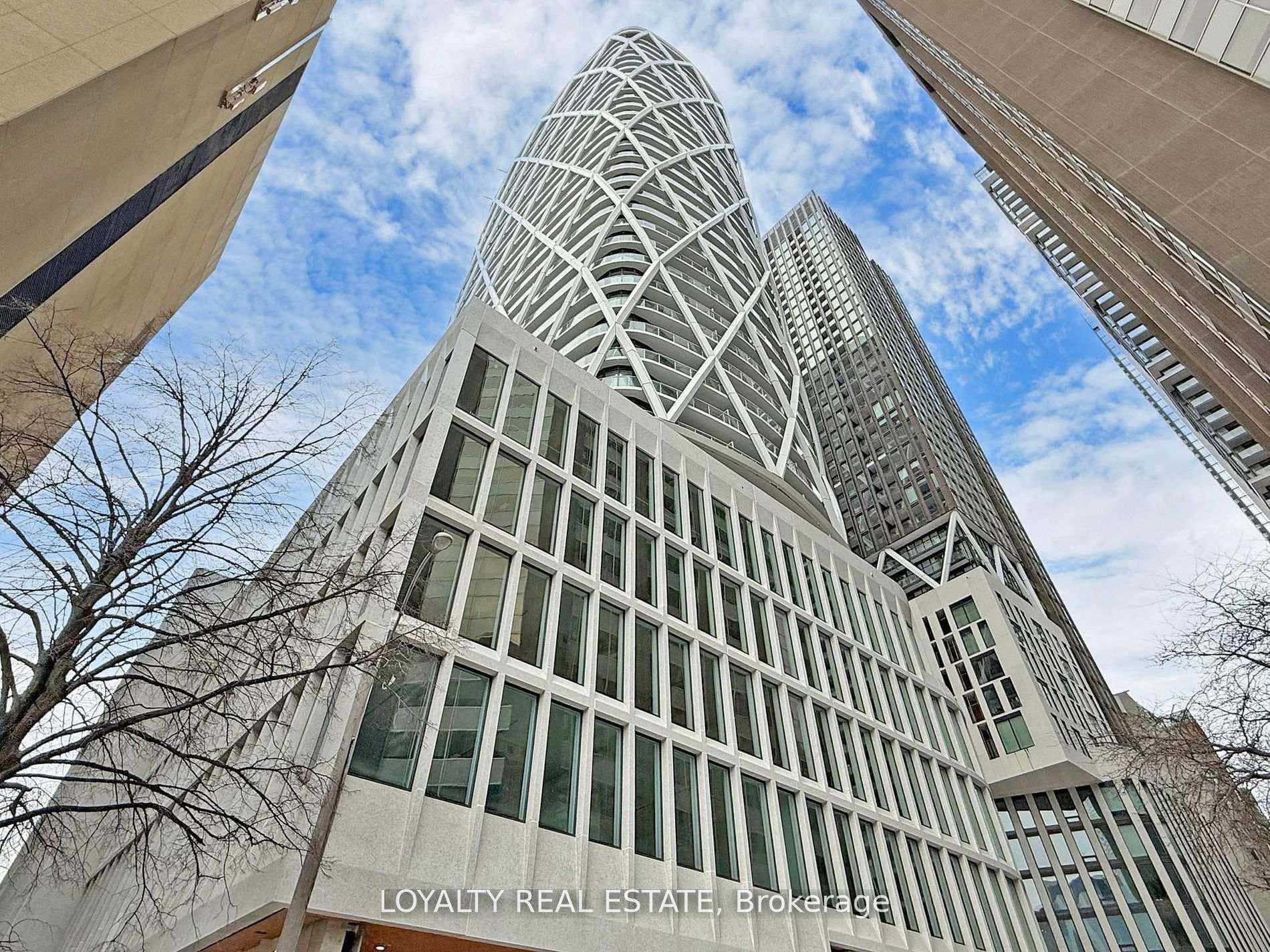 230 Simcoe Street Unit 2713, Downtown Toronto / Waterfront
