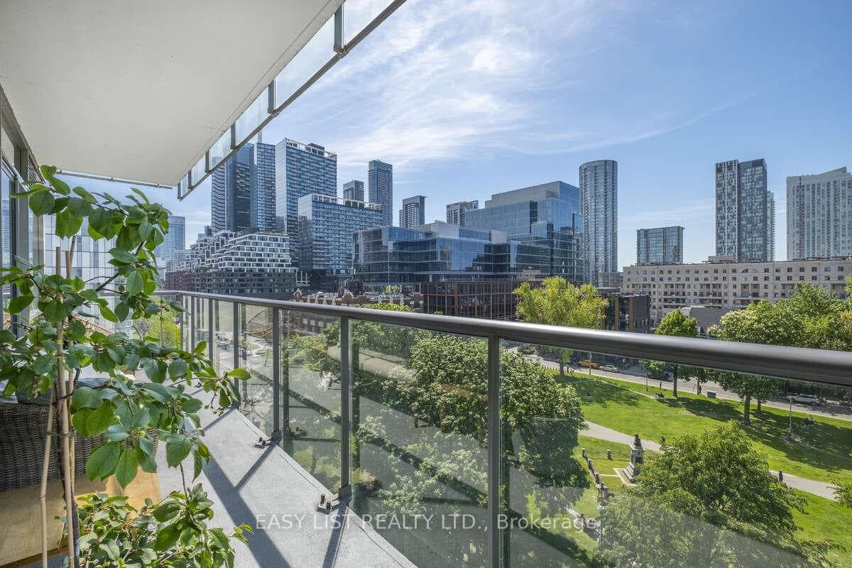 55 Stewart Street Unit 822, Downtown Toronto / Waterfront, ON M5V 2V1 - Photo 1