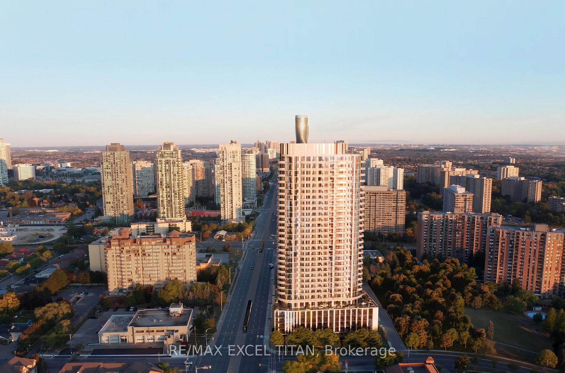 1 Fairview Road Unit 1803, Mississauga, ON L5A 4C6 - Photo 1