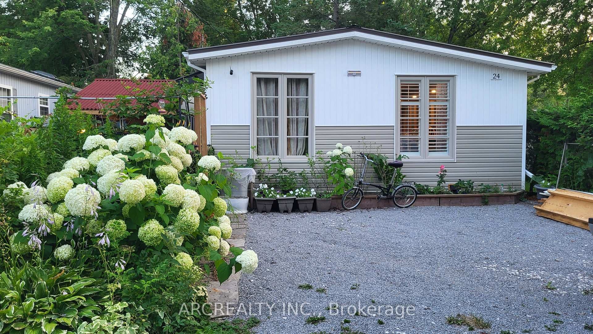 24 Chickadee Court, Georgina