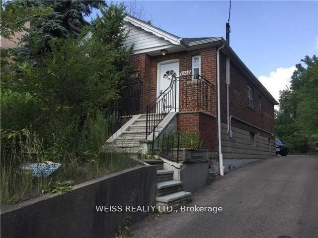 2925 Bathurst Street, Lawrence Park / Bedford Park, ON M6B 3B1 - Photo 1