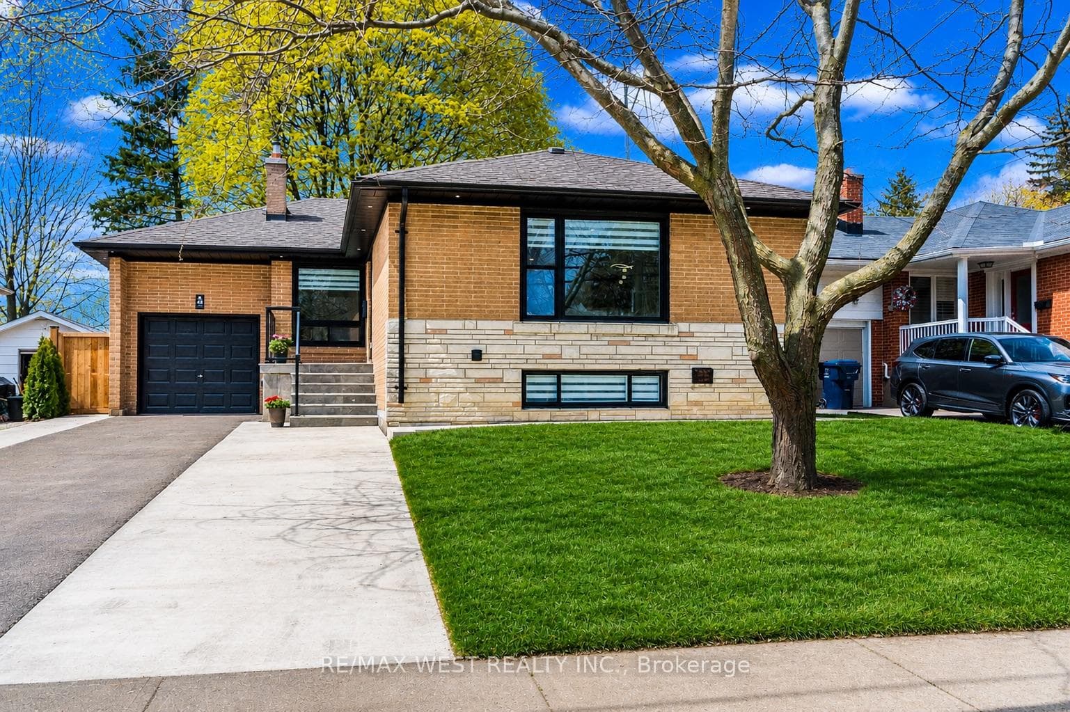 48 Lloyd Manor Road, Etobicoke (Islington / Rexdale), ON M9B 5H7 - Photo 1