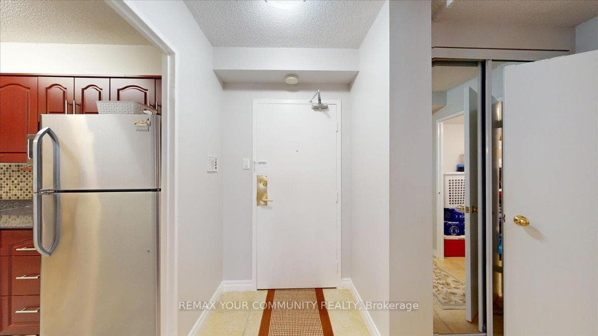 75 Emmett Avenue Unit 512, York / Weston, ON M6M 5A7 - Photo 1