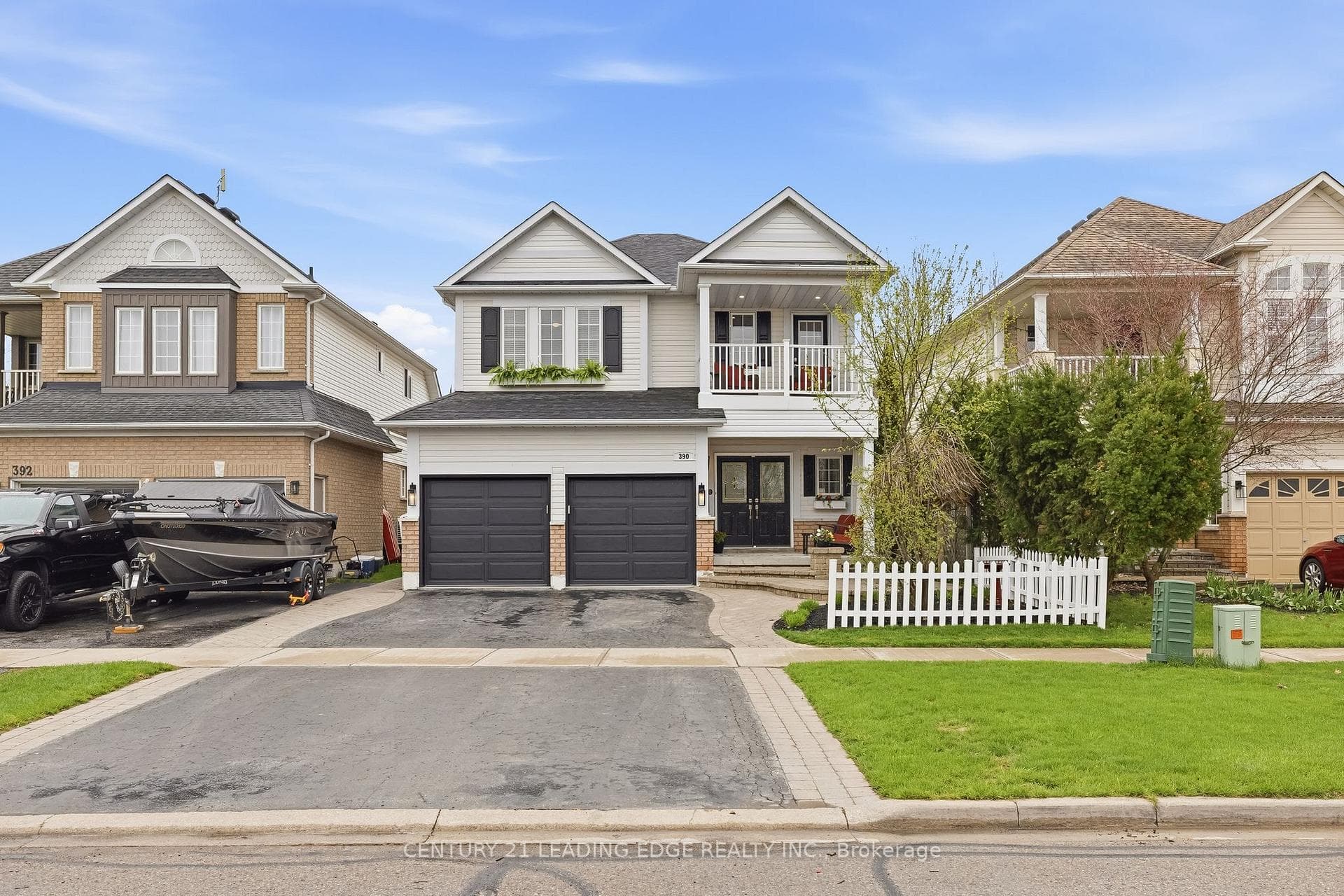 390 Whitby Shores Green Way, Whitby