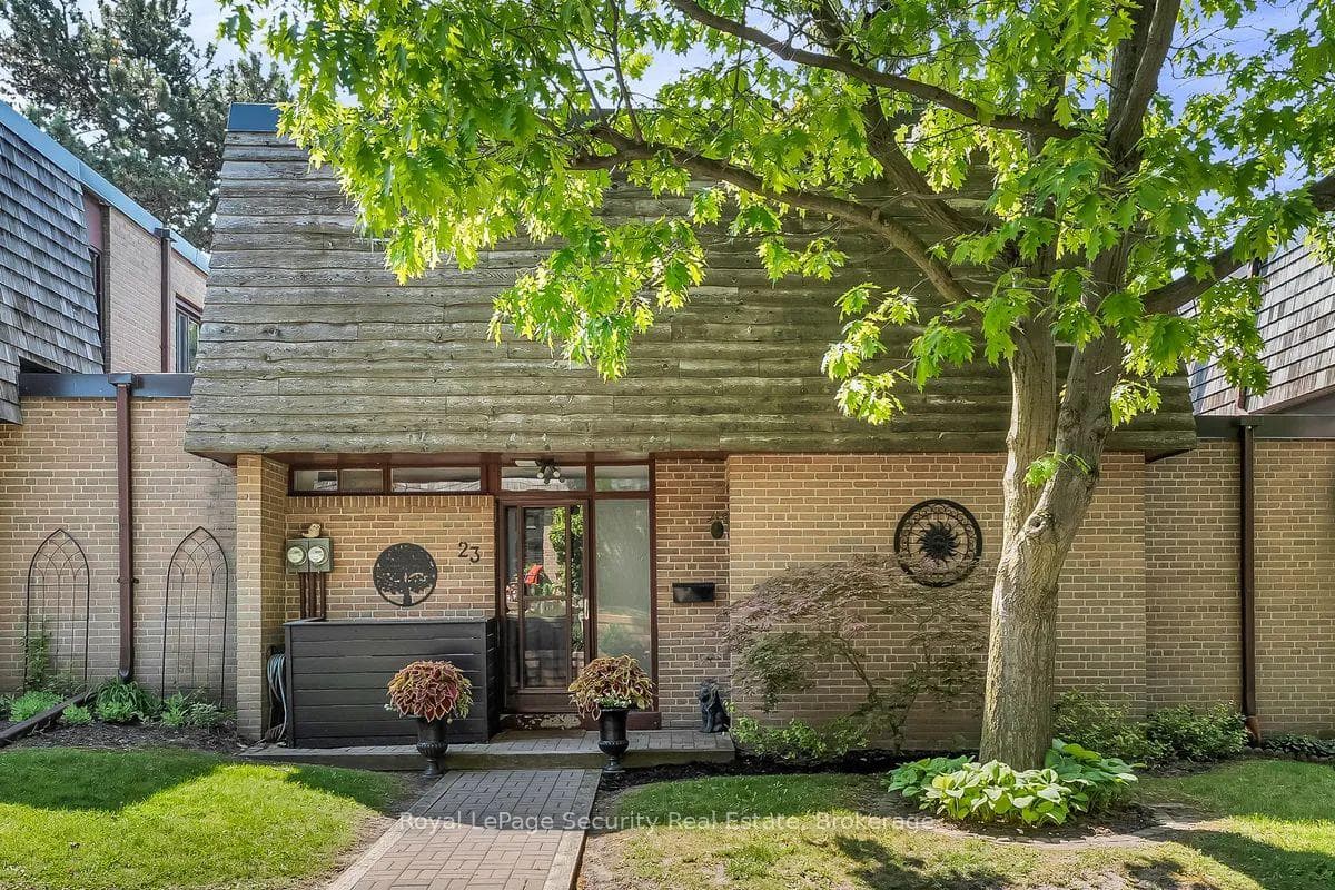 23 Raintree Path, Etobicoke (Islington / Rexdale), ON M9C 5A9 - Photo 1