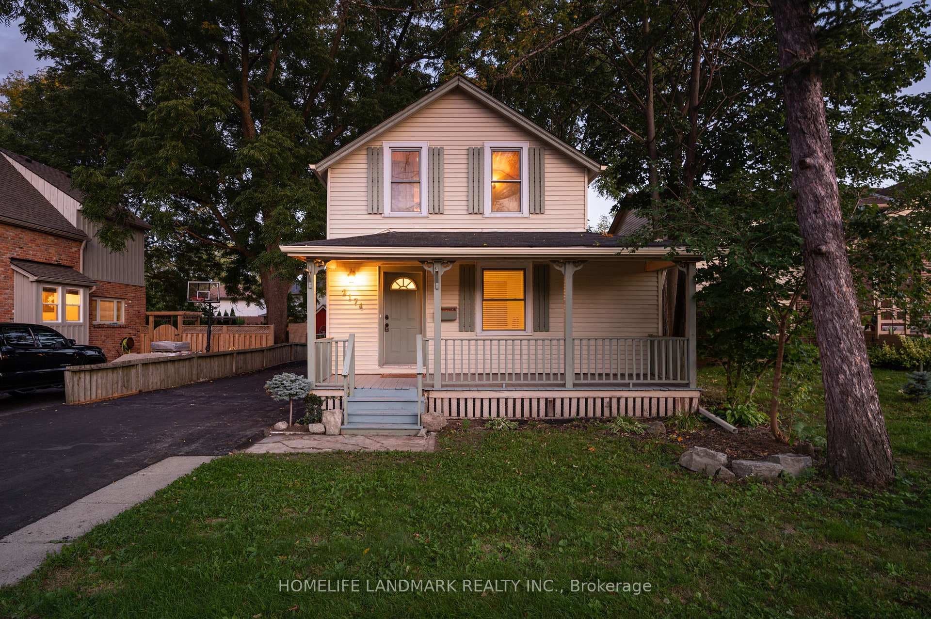 2174 New Street, Burlington, ON L7R 1H8 - Photo 1