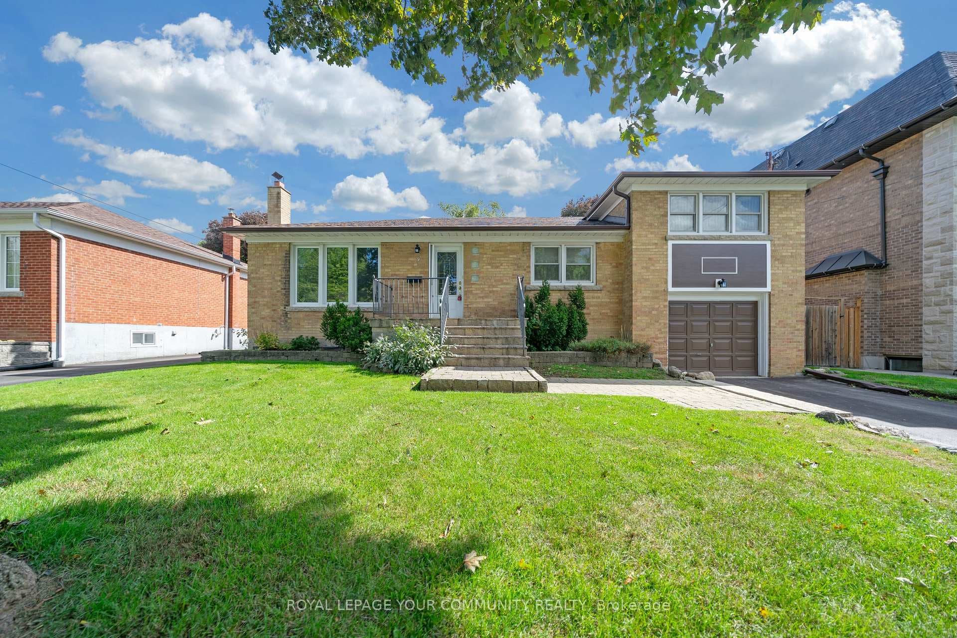 9 Theresa Avenue, Thornhill / Willowdale, ON M2M 1W4 - Photo 1
