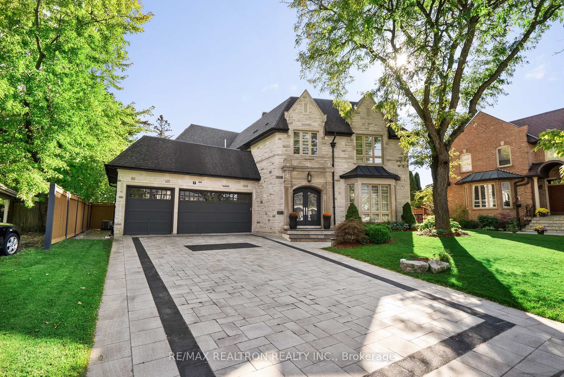 7 Winchfield Place, Don Mills / Parkwoods / Victoria Village, ON M3B 1L4 - Photo 1