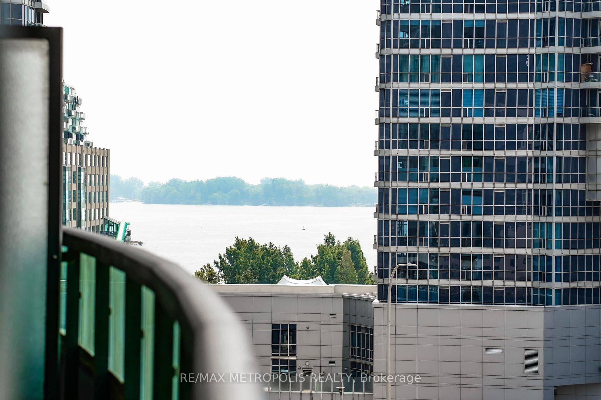 19 Grand Trunk Crescent Unit 915, Downtown Toronto / Waterfront, ON M5J 3A3 - Photo 1