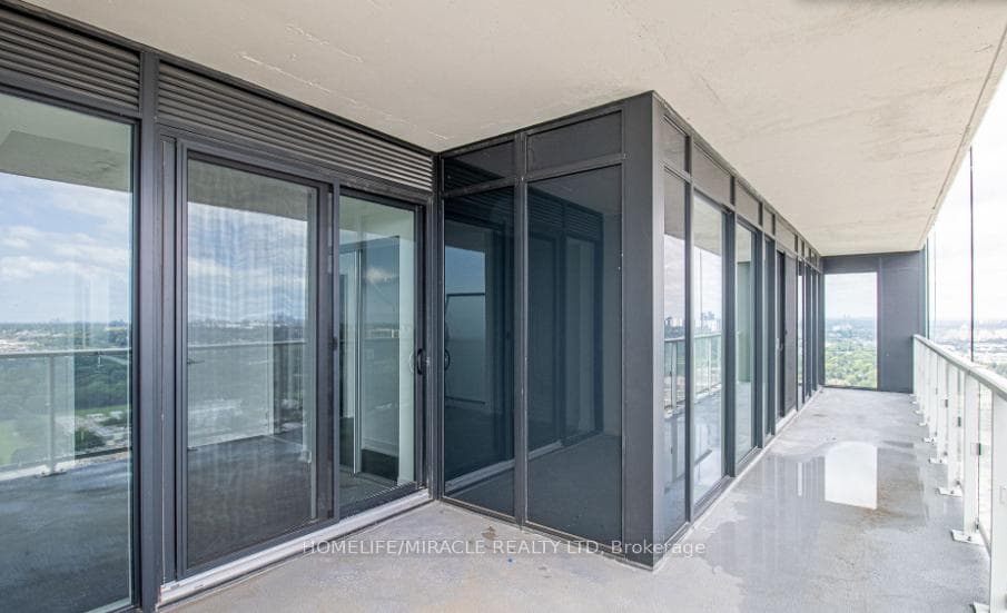 50 O'Neill Road Unit 2704, Don Mills / Parkwoods / Victoria Village, ON M3C 0R1 - Photo 1