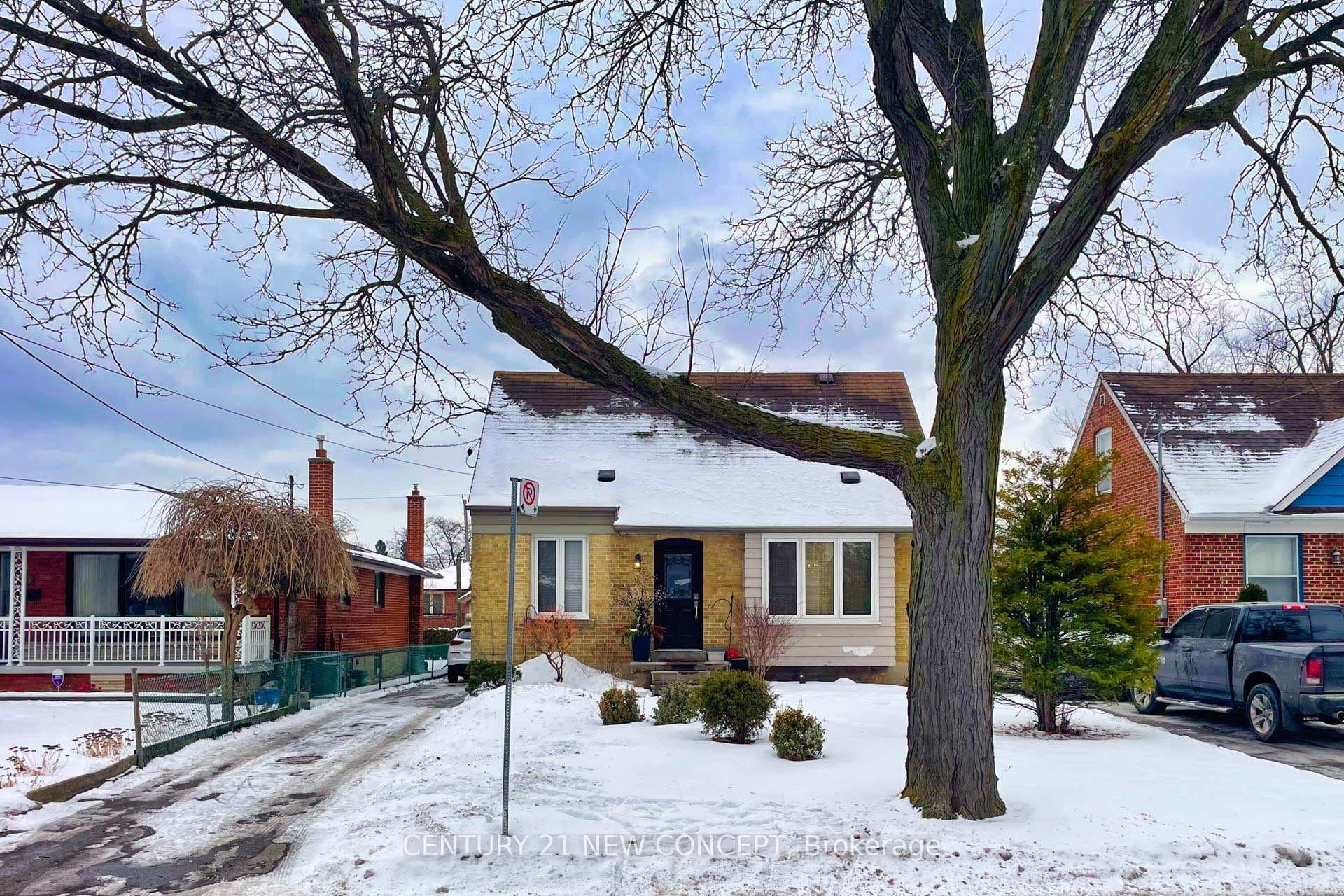 17 Athabaska Avenue, Willowdale / Newtonbrook, ON M2M 2T6 - Photo 1