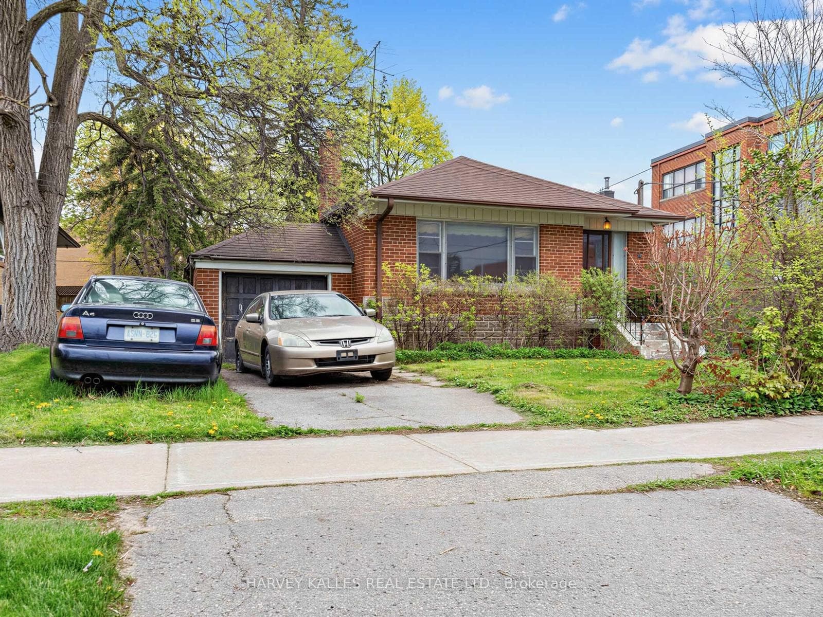 12 Invermay Avenue, North York (Bathurst Manor / Clanton Park), ON M3H 1Z2 - Photo 1