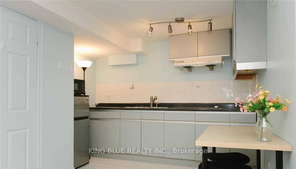 270 Timberbank Boulevard Unit 18Lower, Toronto E05