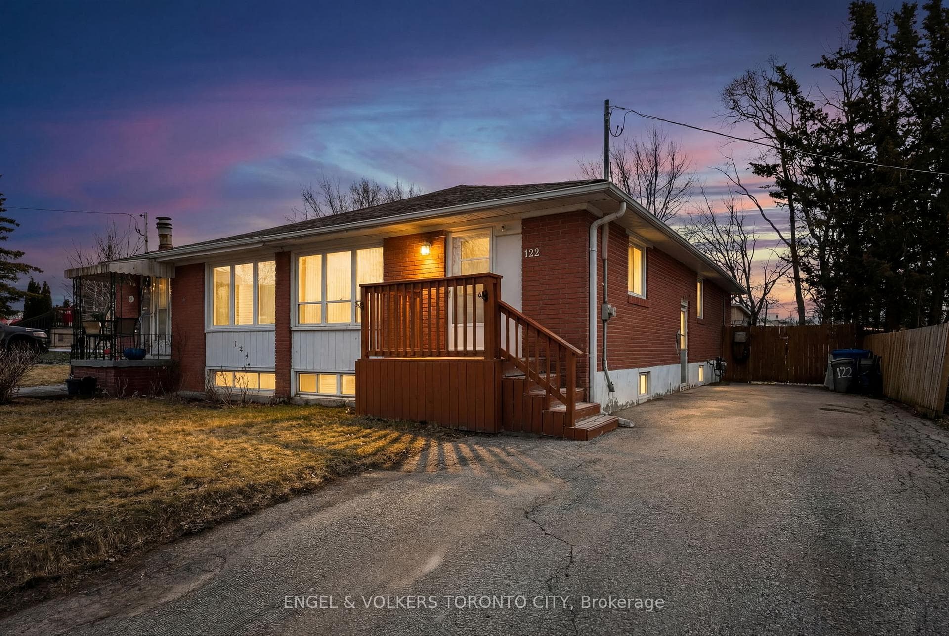 122 Septonne Avenue, Newmarket, ON L3Y 2W3 - Photo 1