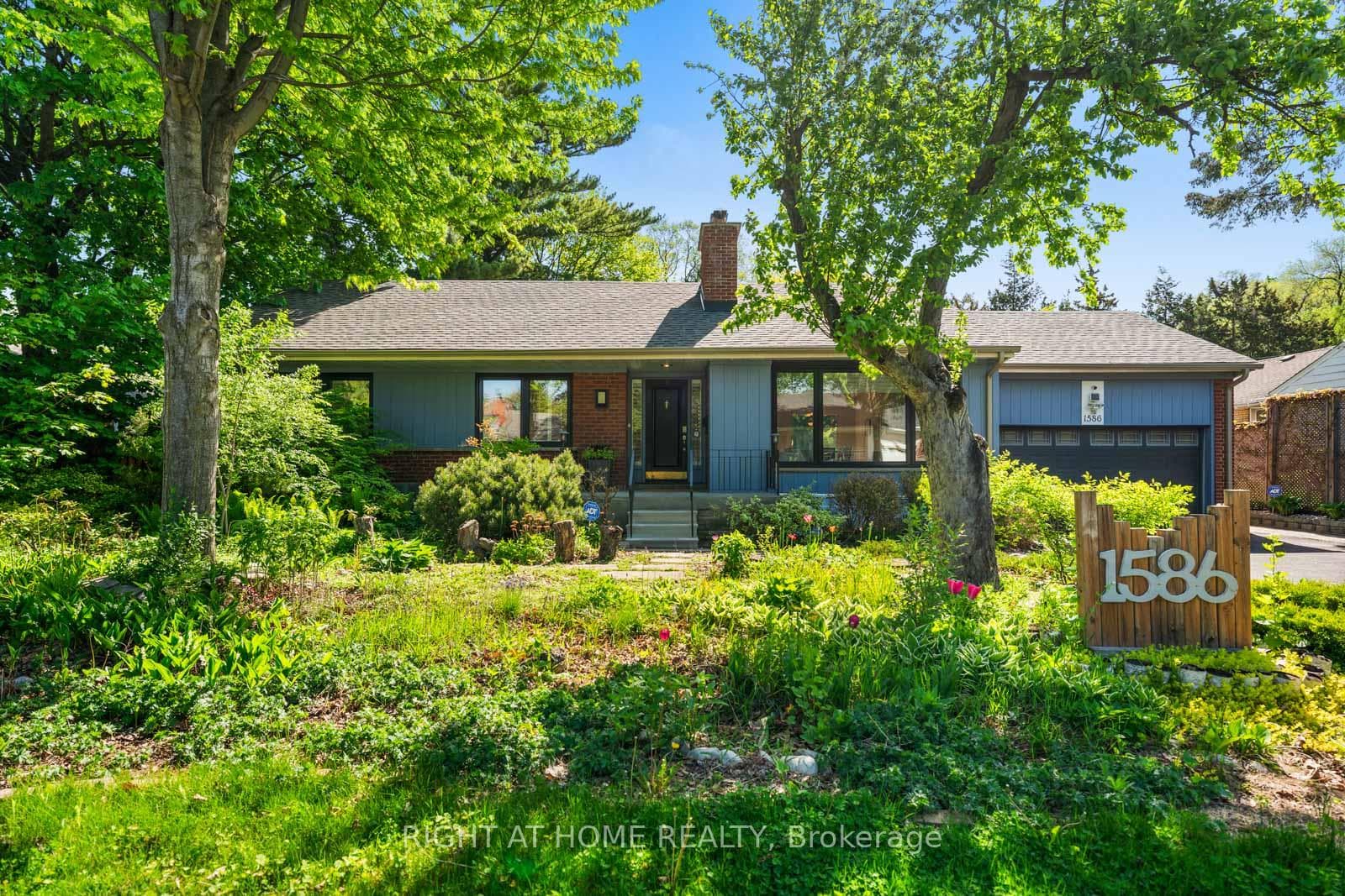 1586 Rometown Drive, Mississauga, ON L5E 2V1 - Photo 1