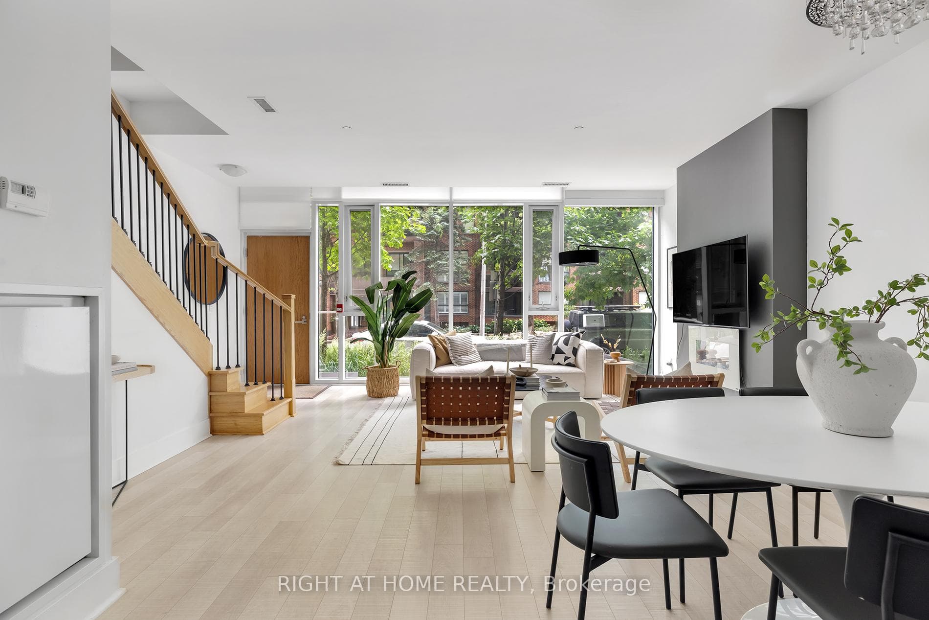 32 Davenport Road Unit TH 101, Annex / Yorkville / Summerhill, ON M5R 1H3 - Photo 1