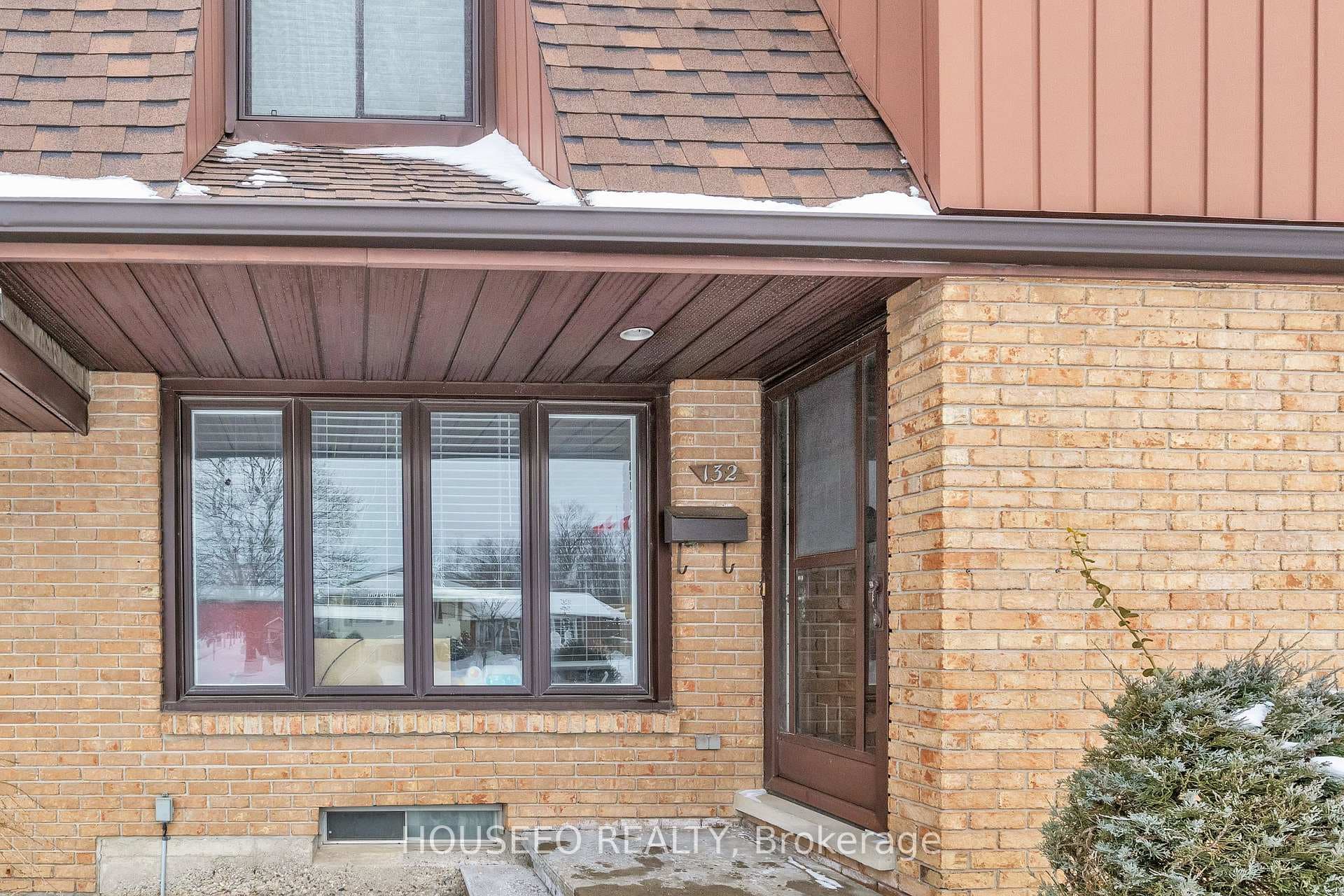 132 Kingswood Drive, Kitchener, ON N2E 1S9 - Photo 1