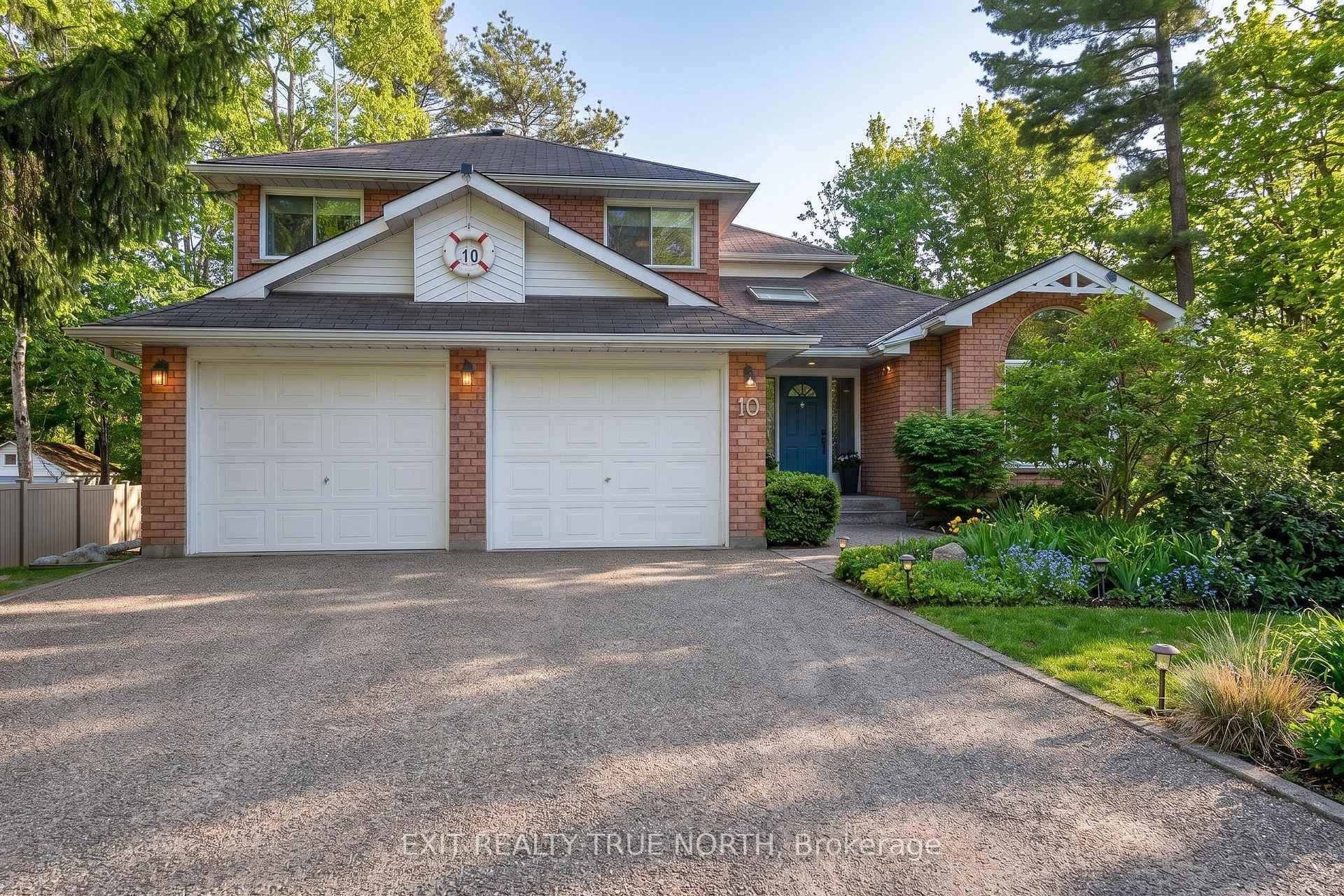 10 Grosvenor Drive, Tiny