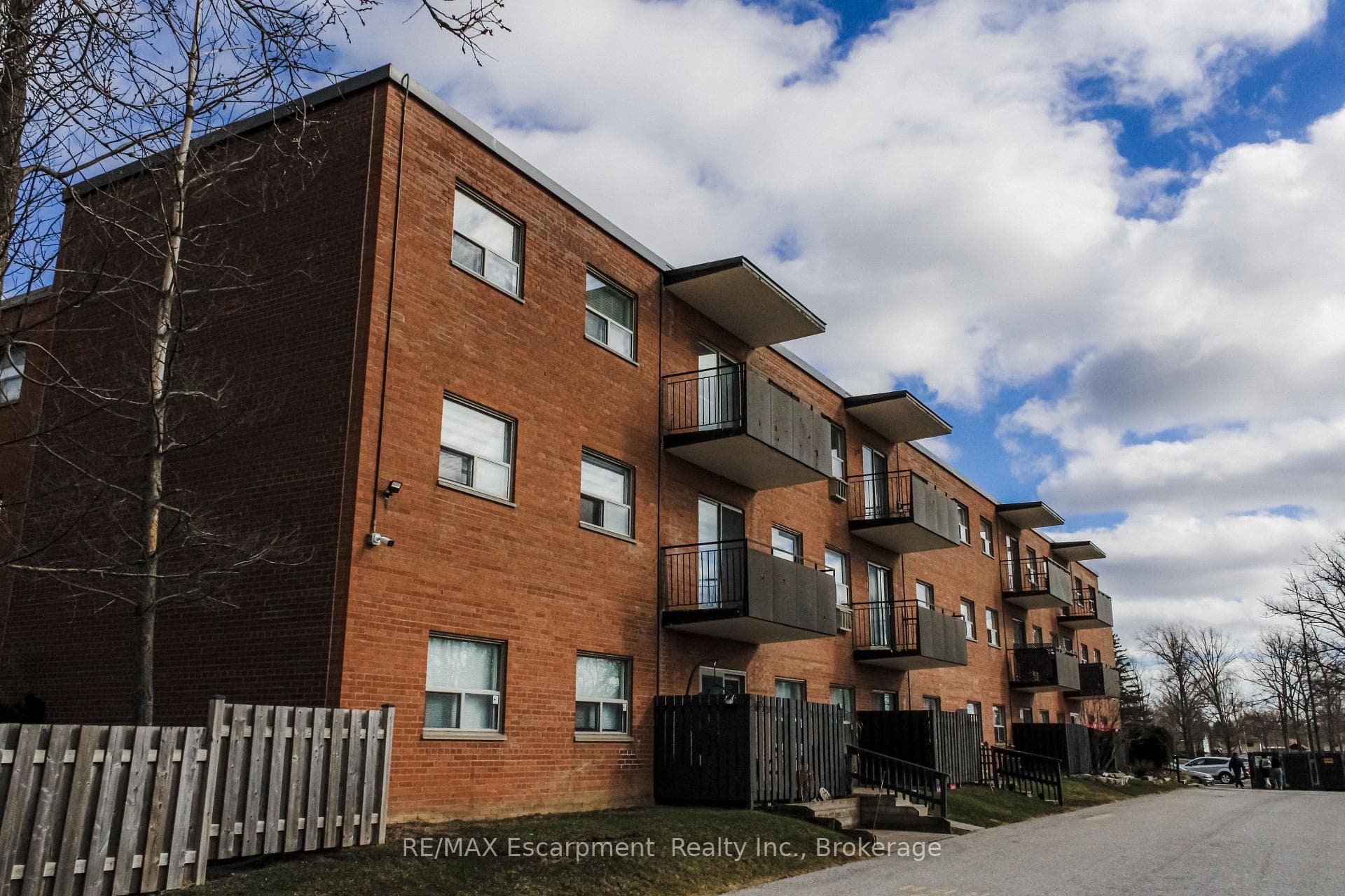 485 Thorold Road Unit 203, Welland, ON L3C 3X1 - Photo 1